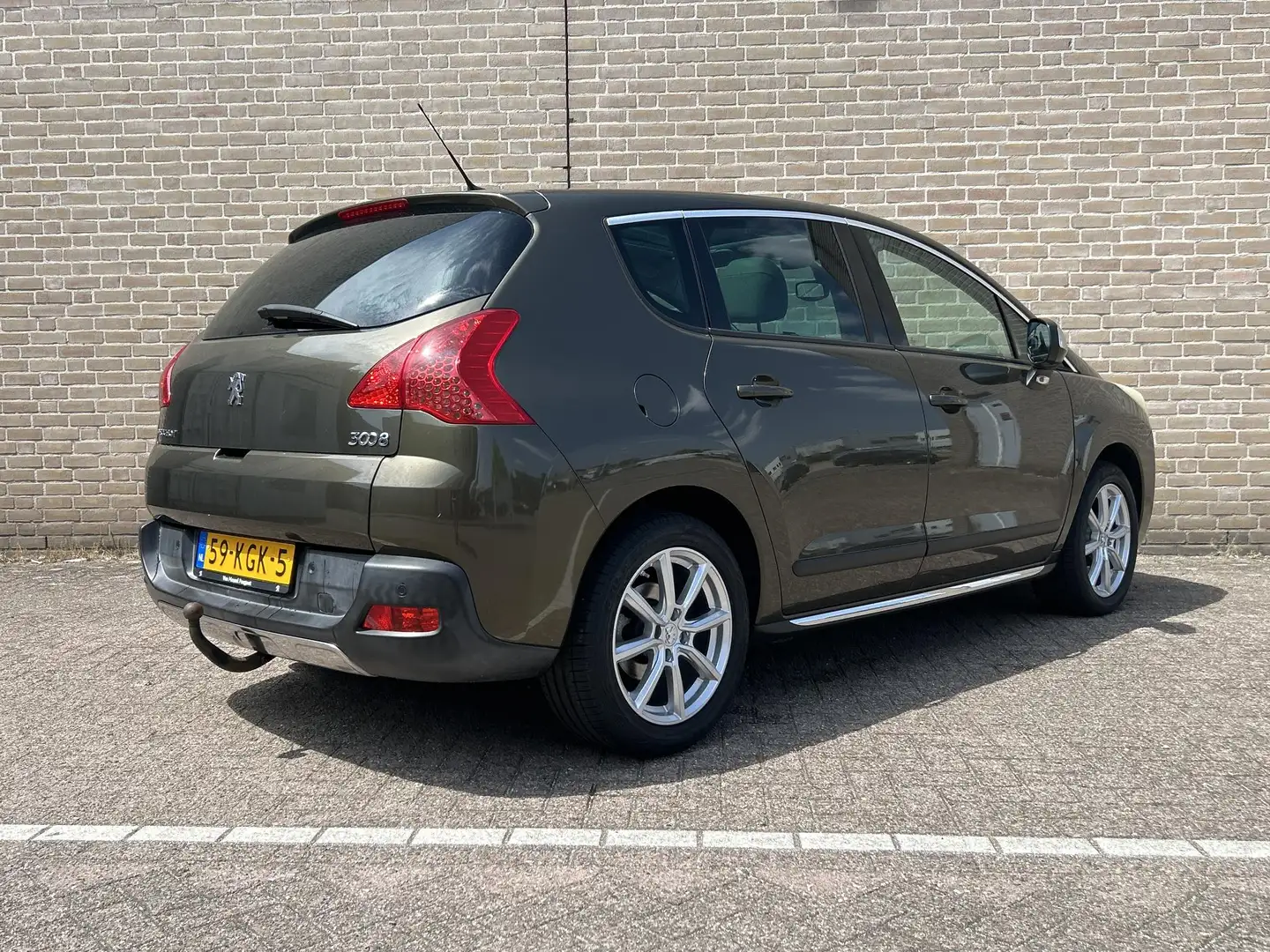 Peugeot 3008 1.6 THP Blue Lease Executive | Leder | Pano | Clim Bruin - 2