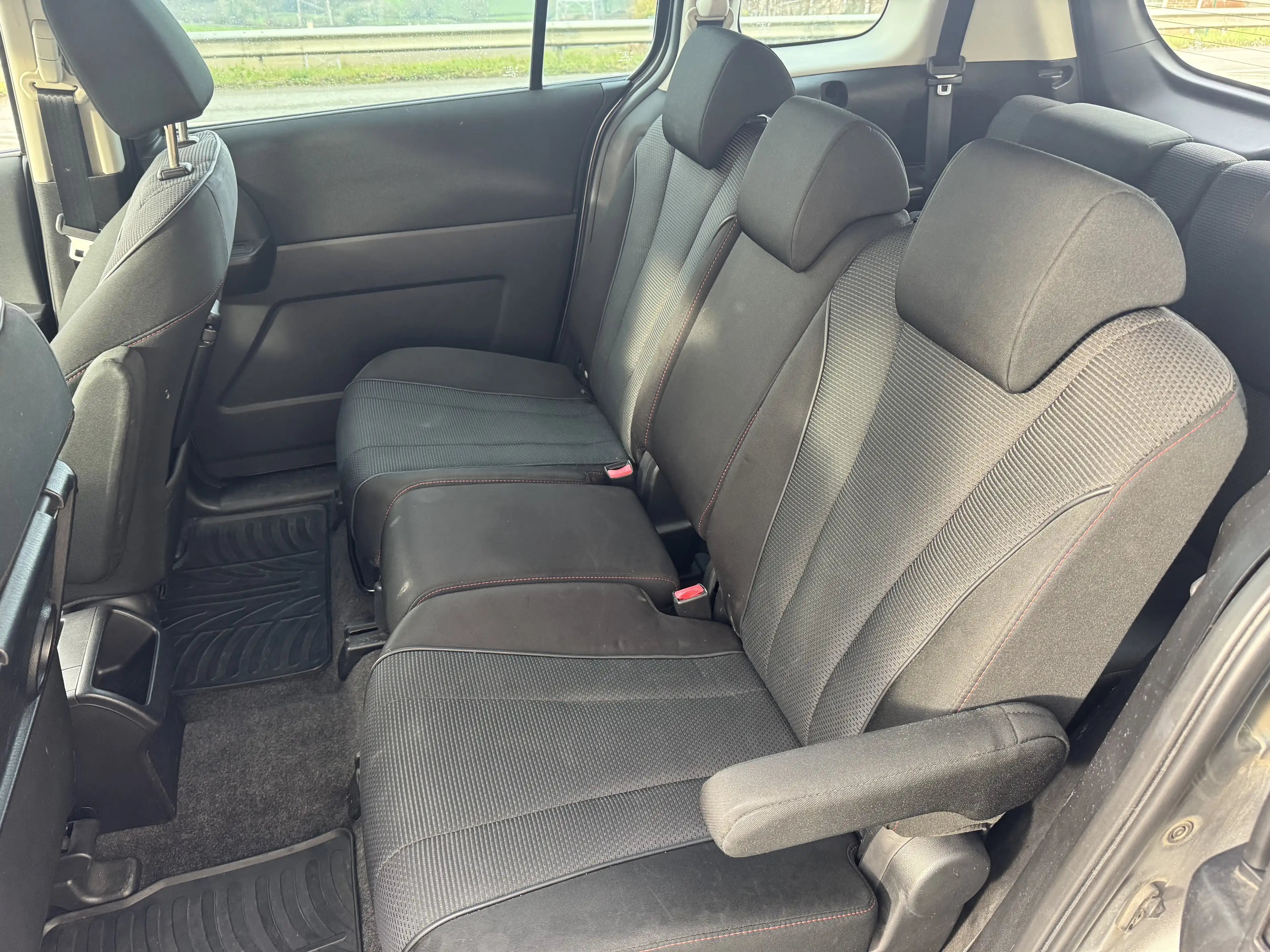 Mazda 5 5 2.0i i-Stop Active — photo 12