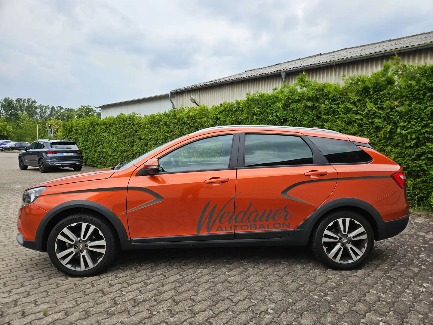 Lada Vesta Cross Comfort *Navi, SHZ, Klimaautomatik, Kamera, Portocaliu - 1