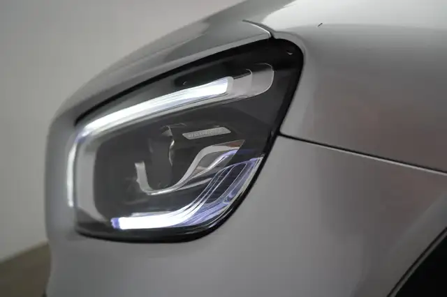 Mercedes-Benz GLB view 13