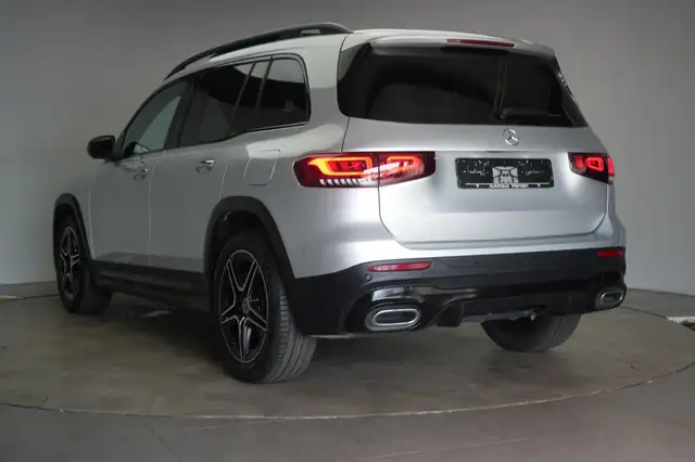 Mercedes-Benz GLB view 4