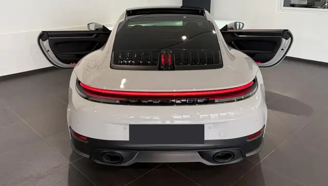 Porsche 911 view 14
