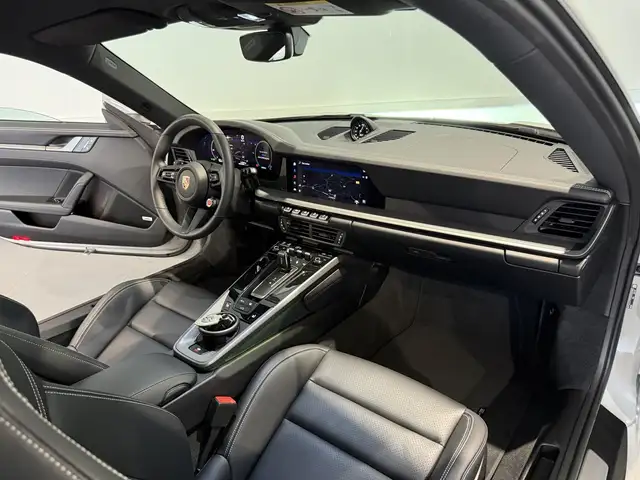 Porsche 911 view 6