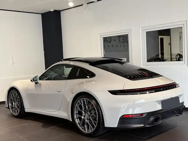 Porsche 911 view 12