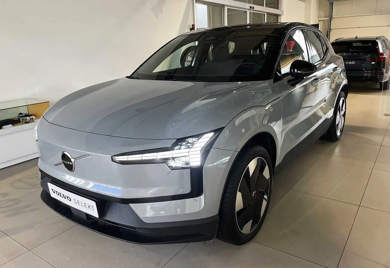 Volvo EX30 Plus, Single Motor Extended Range Gris - 2