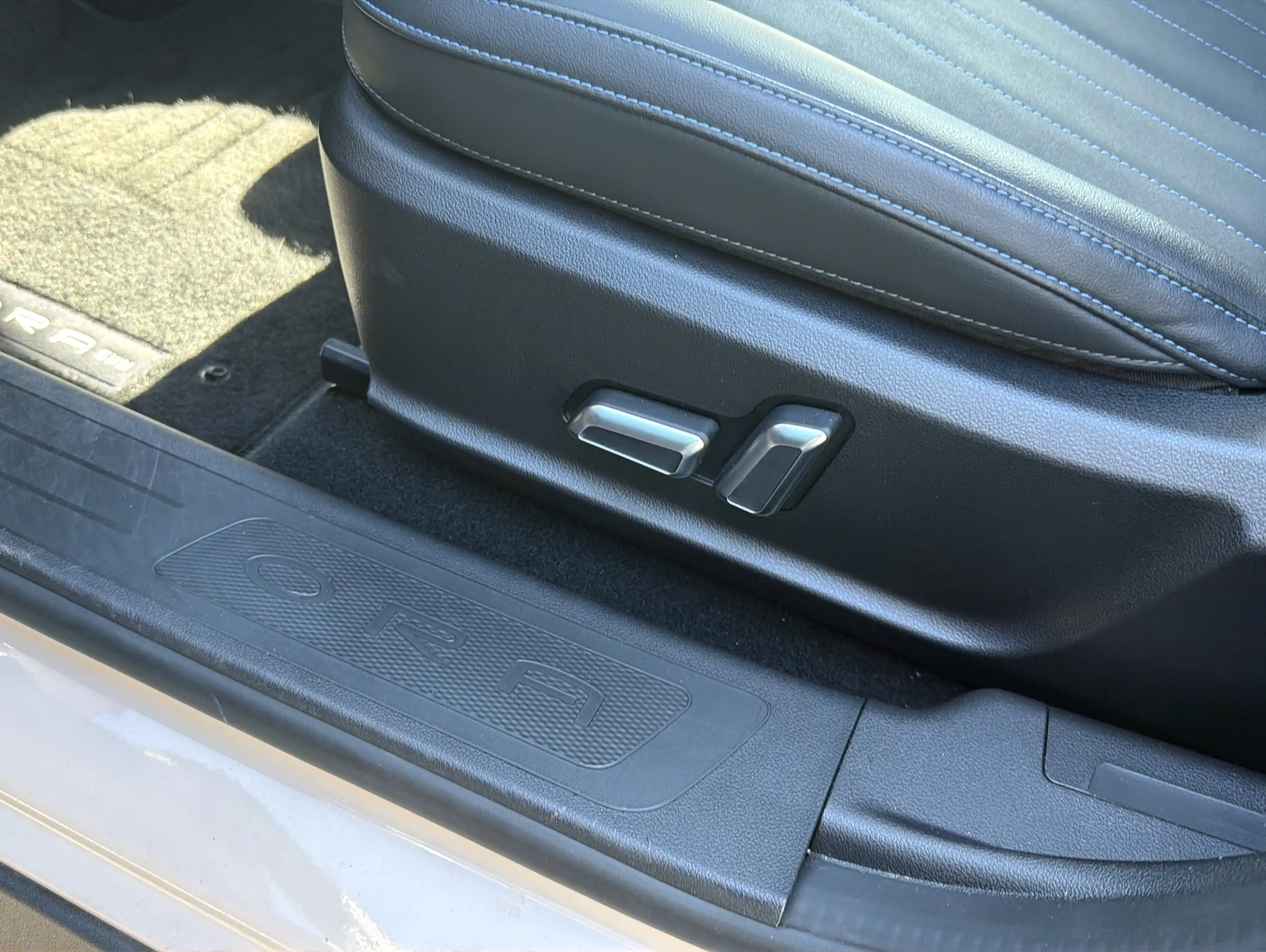 Ora Funky Cat 400 Pro LED ACC 360°Kam el.Sitz Wämrp. — photo 13