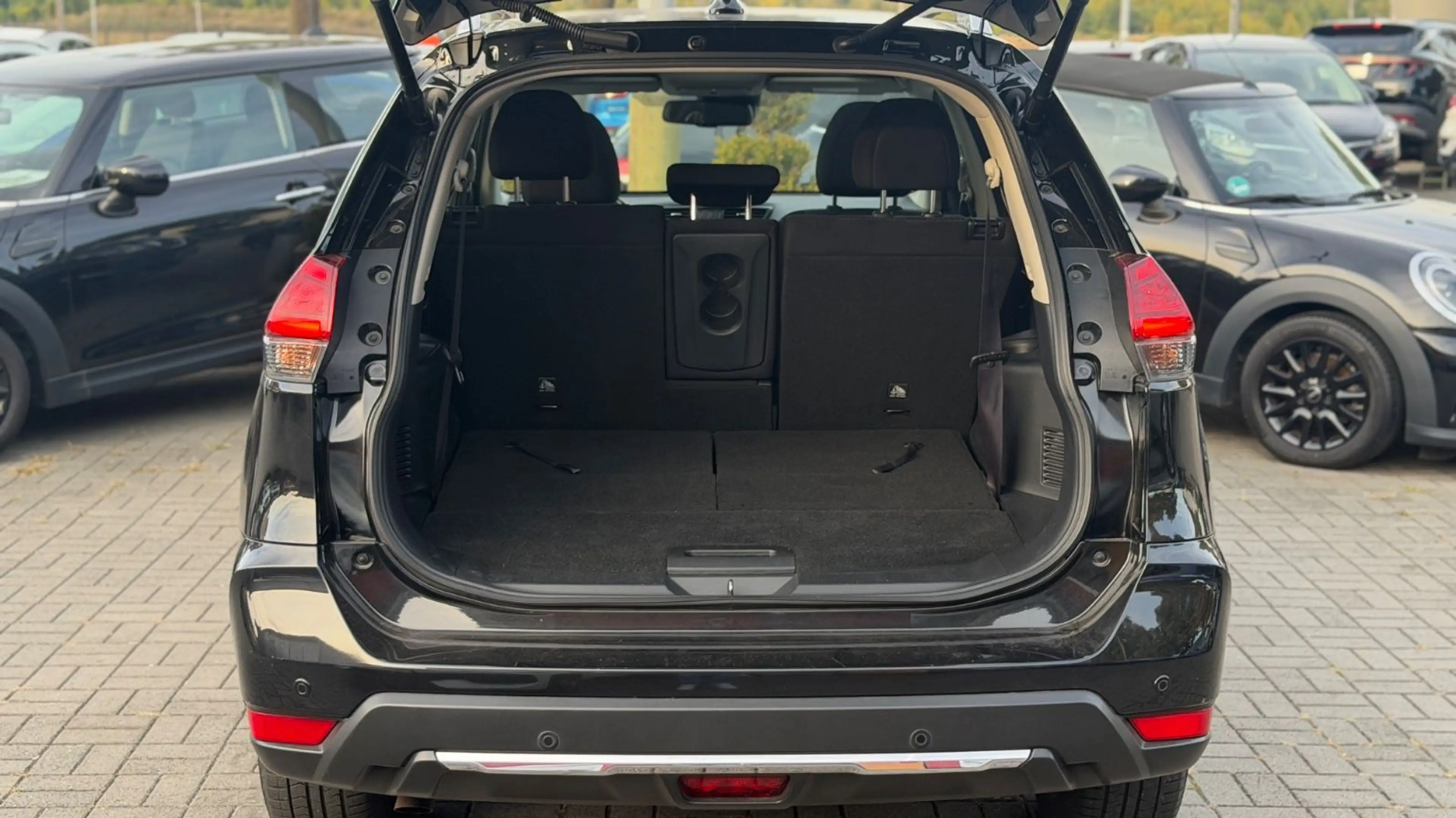 Nissan X-Trail N-Connecta — photo 9