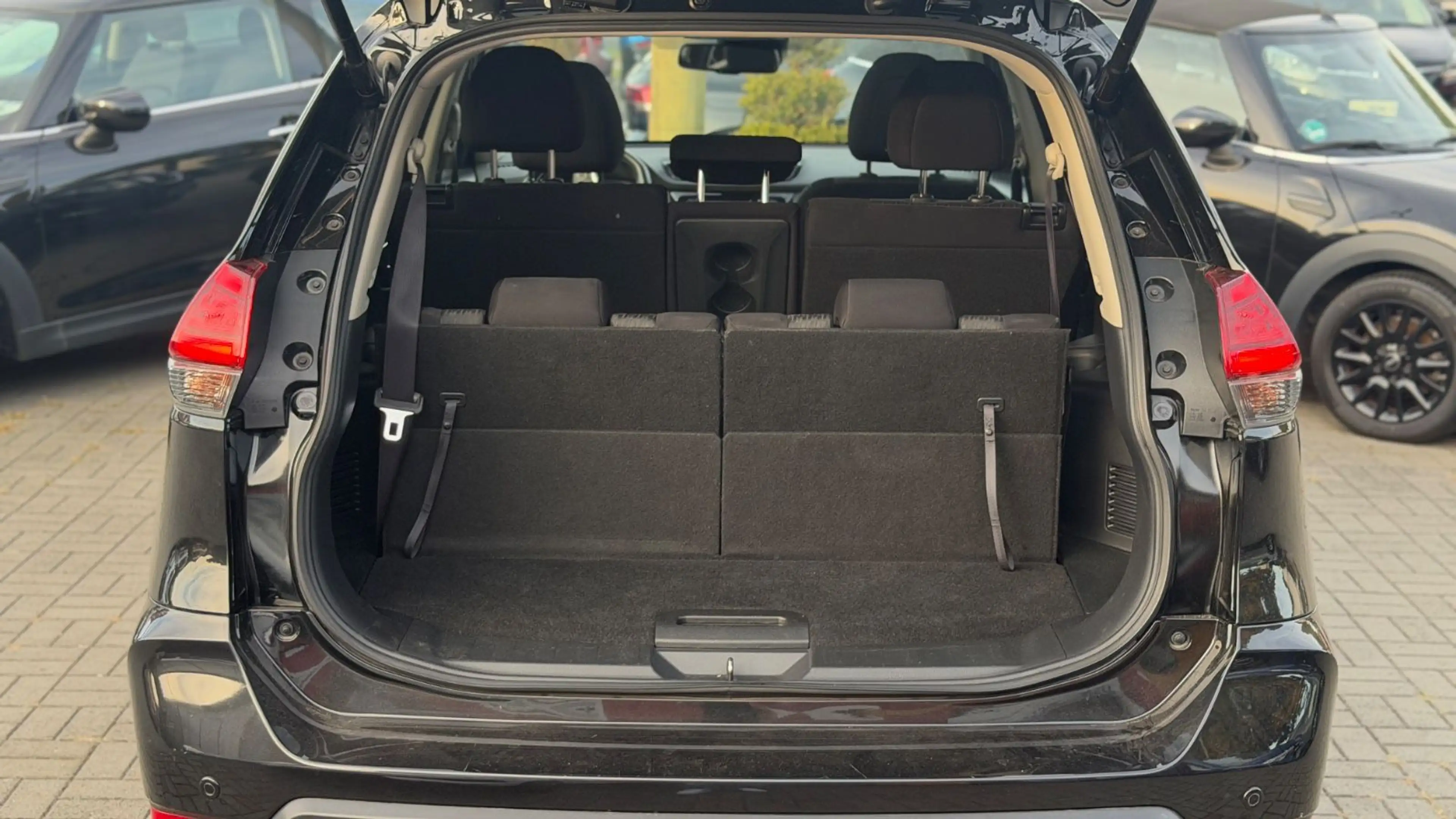 Nissan X-Trail N-Connecta — photo 10