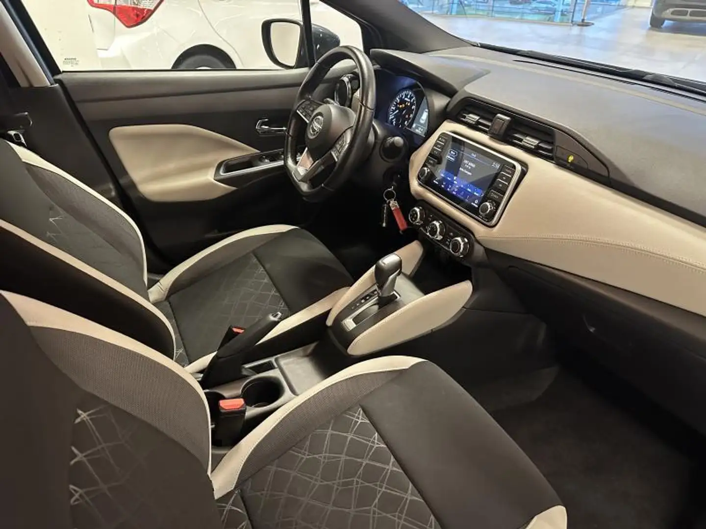 Nissan Micra 1.0 BENZINE 100 X-TRONIC Grijs - 2