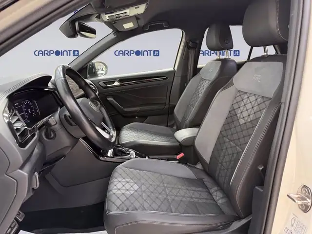 Volkswagen T-Roc view 10