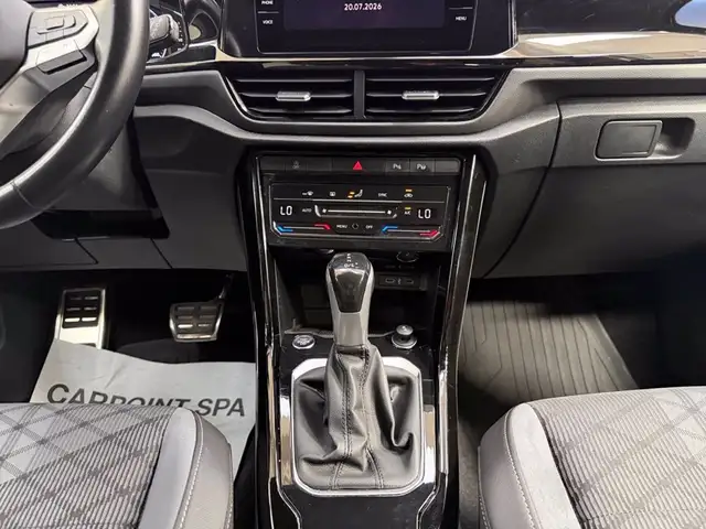 Volkswagen T-Roc view 12