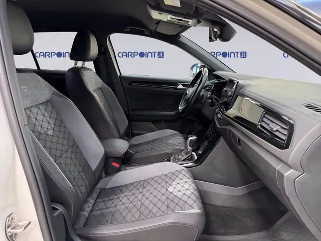 Volkswagen T-Roc view 16