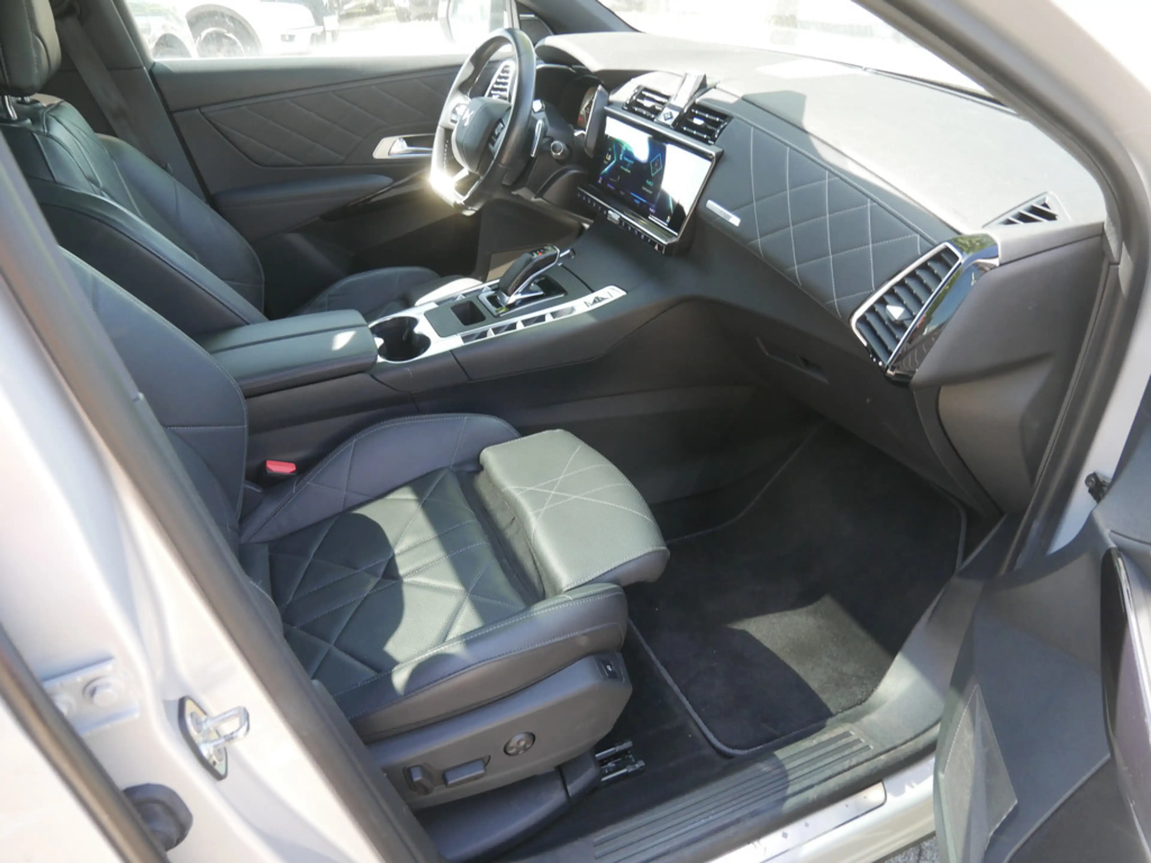 DS Automobiles DS 7 Crossback E-Tense Rivoli 4x4 LED PANO — photo 3