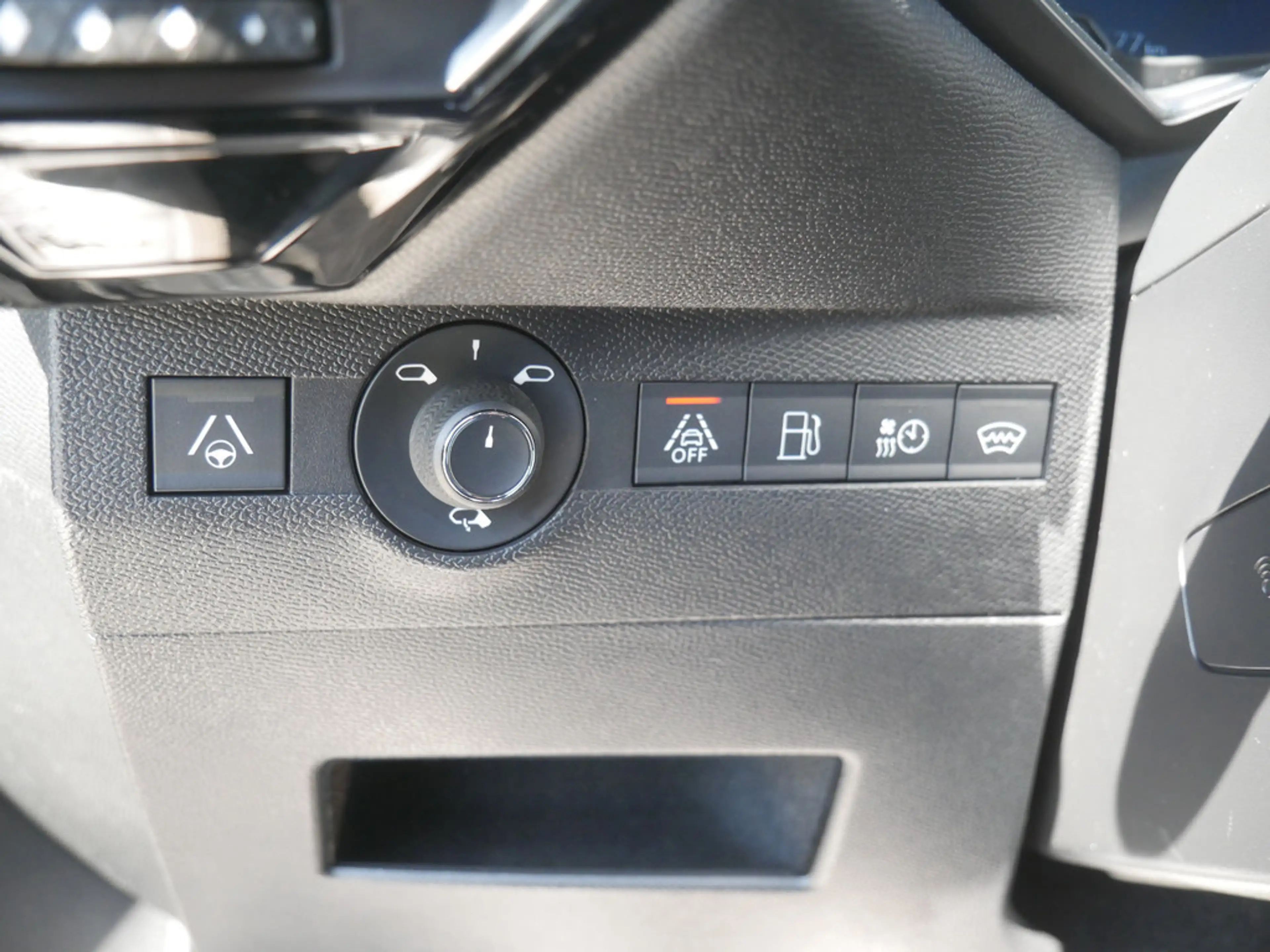 DS Automobiles DS 7 Crossback E-Tense Rivoli 4x4 LED PANO — photo 14