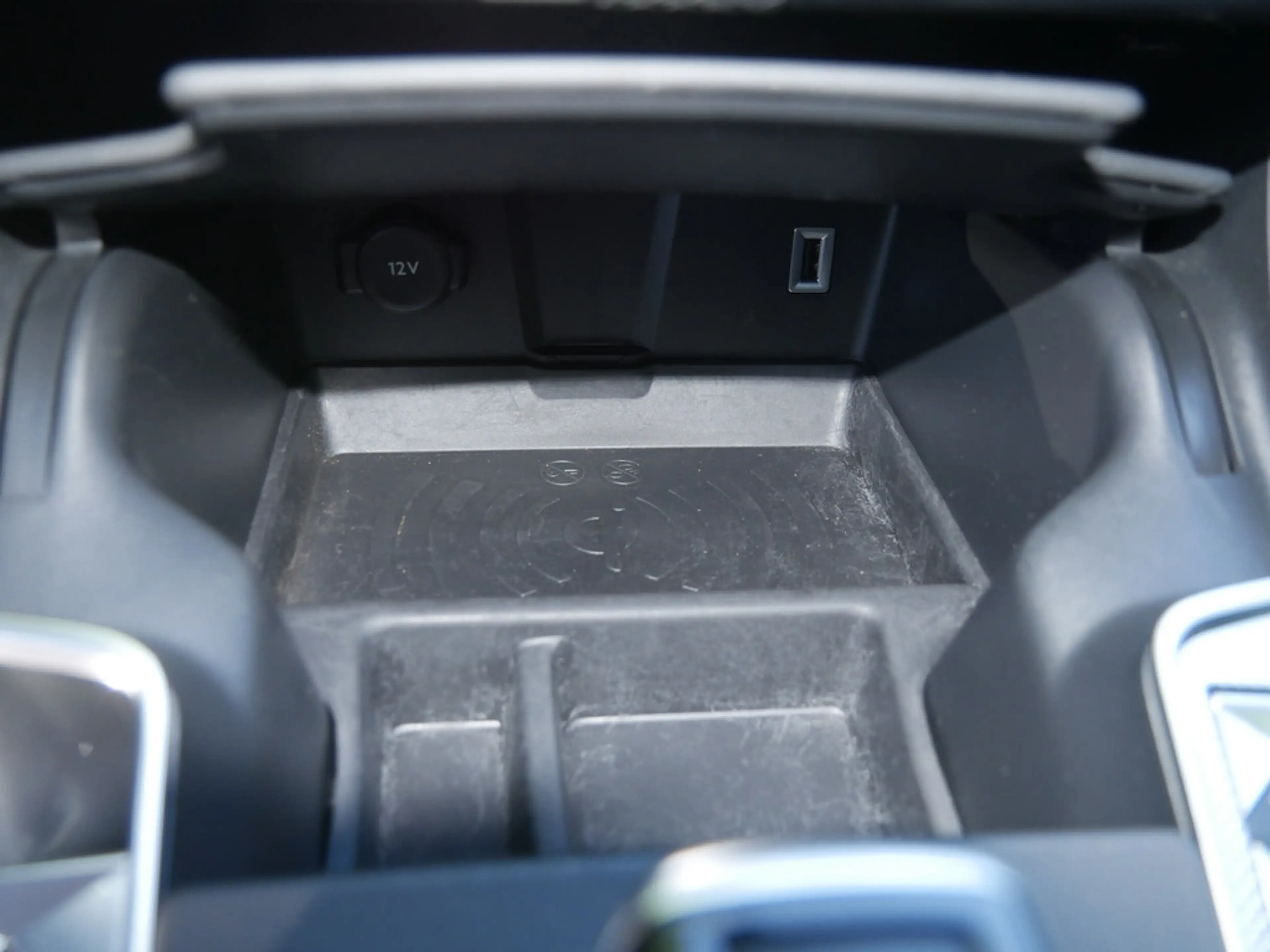 DS Automobiles DS 7 Crossback E-Tense Rivoli 4x4 LED PANO — photo 11