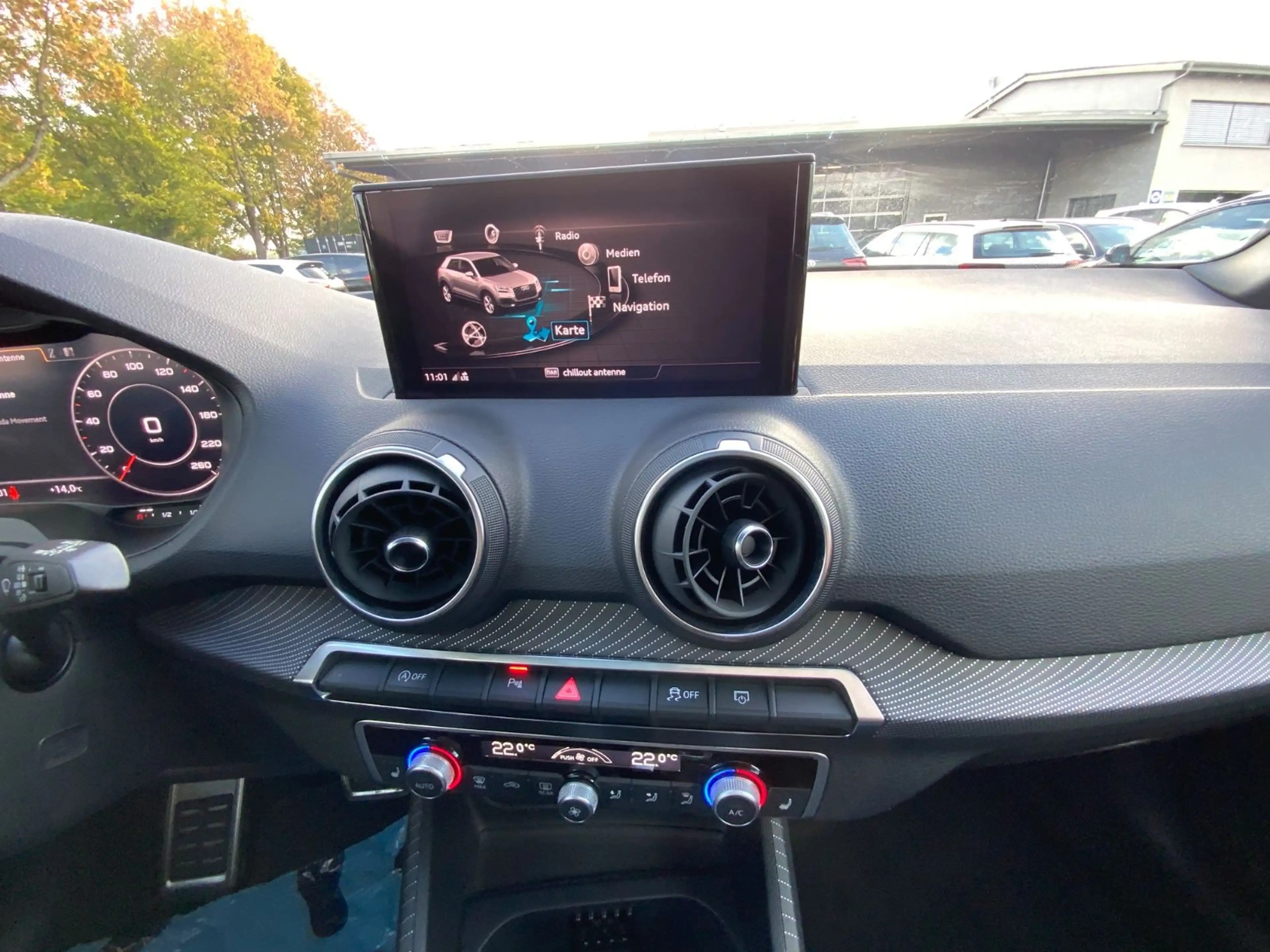 Audi Q2 35 TFSI S-Line/ Pano/ AHK/ LED — photo 13