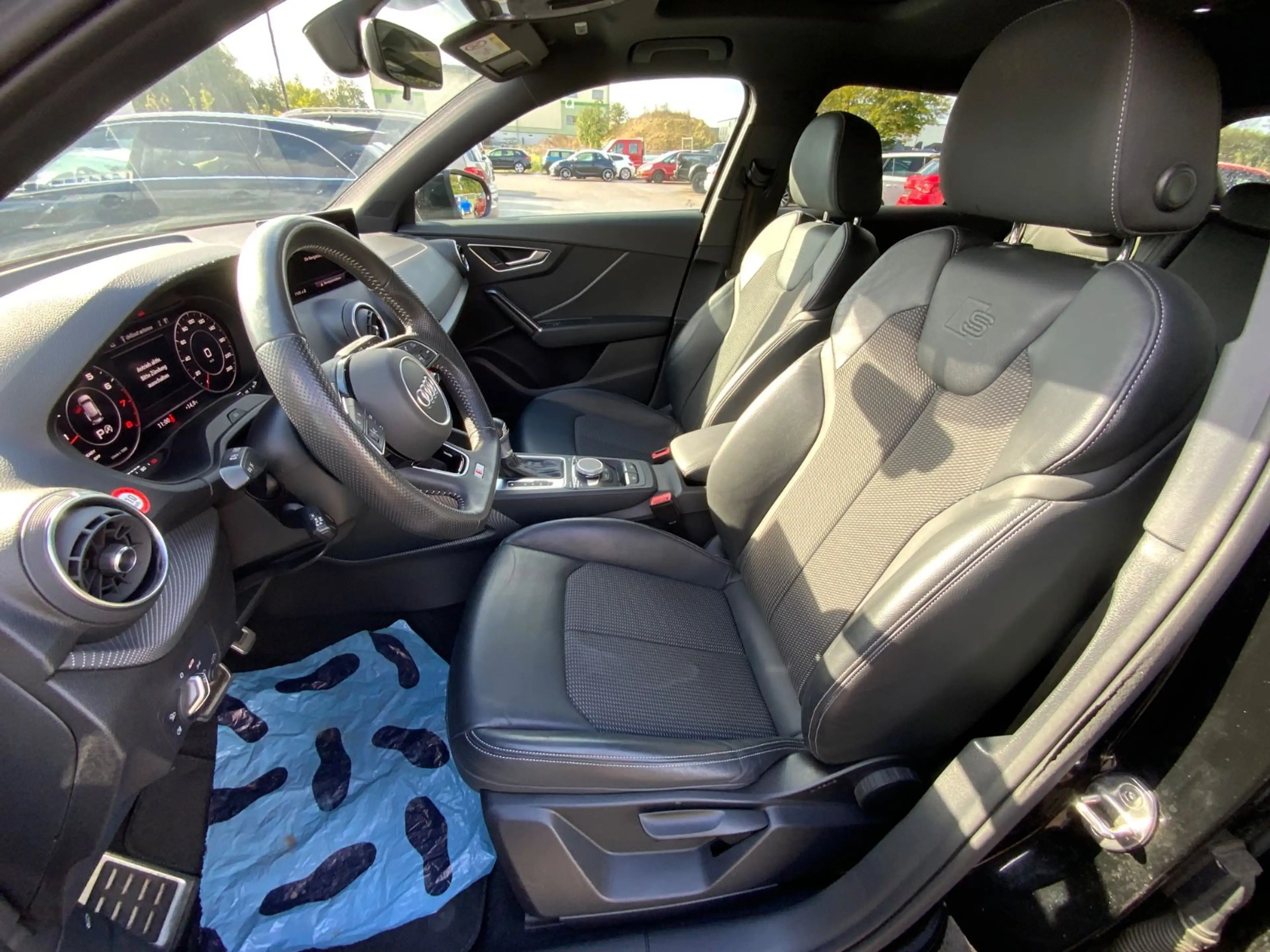 Audi Q2 35 TFSI S-Line/ Pano/ AHK/ LED — photo 8