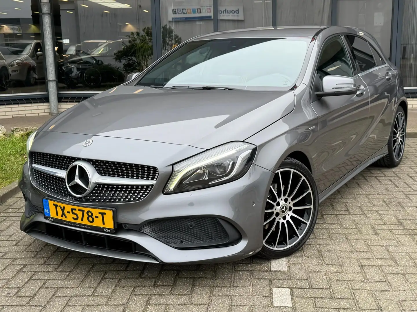 Mercedes-Benz A 180 AMG-PAKKET Grau - 1