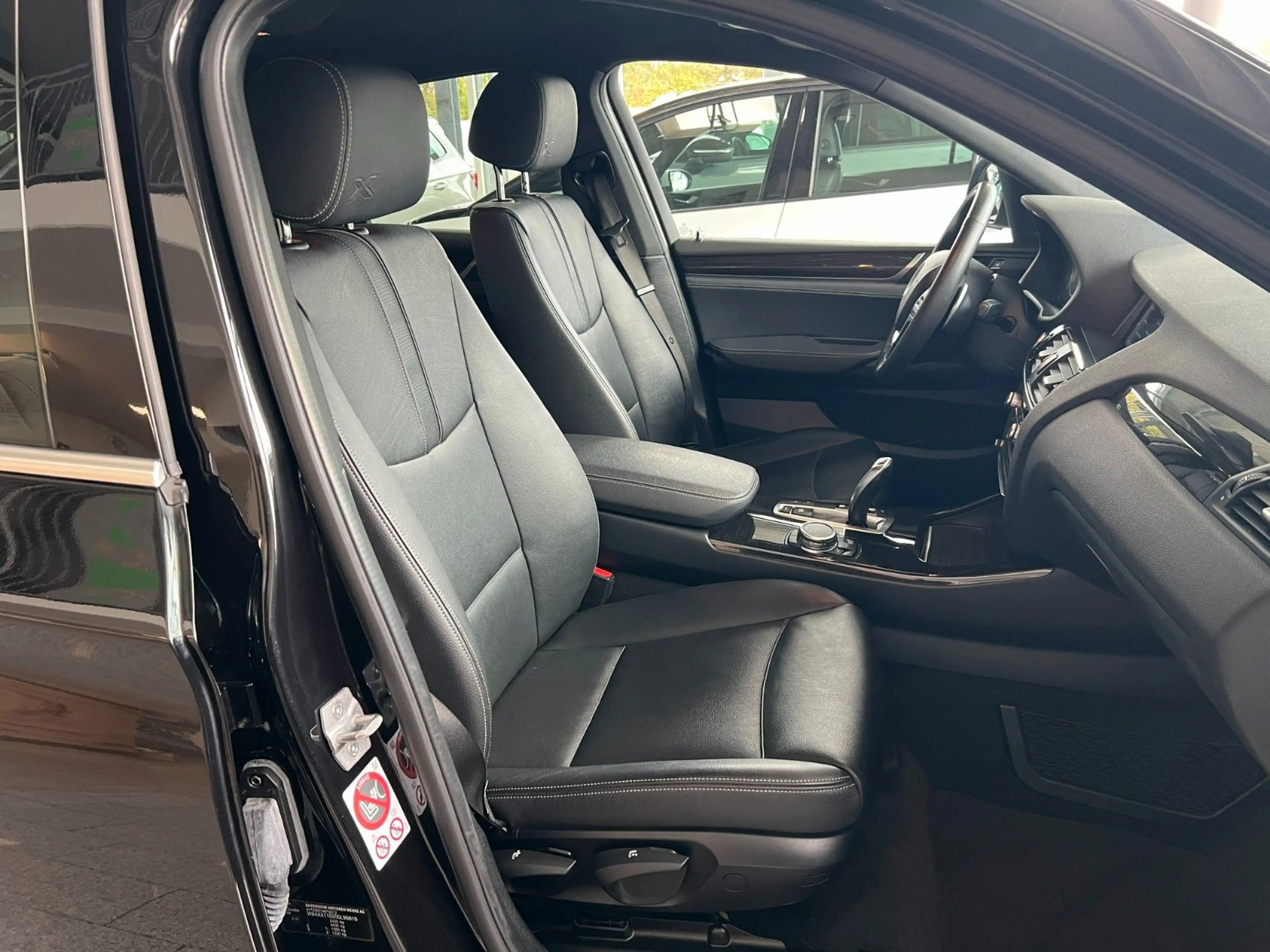 BMW X4 xDrive 20 d / AHK / el. Heck / Leder — photo 8