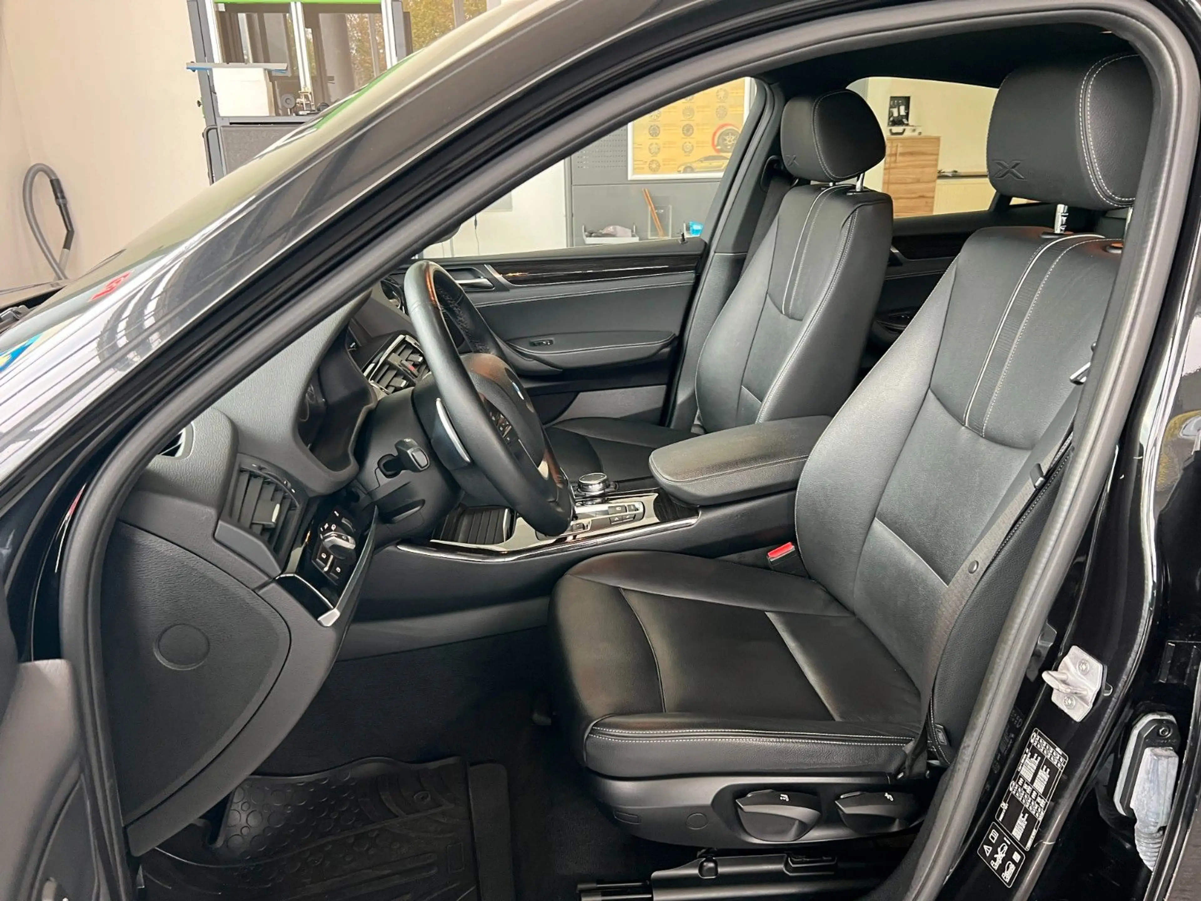 BMW X4 xDrive 20 d / AHK / el. Heck / Leder — photo 15