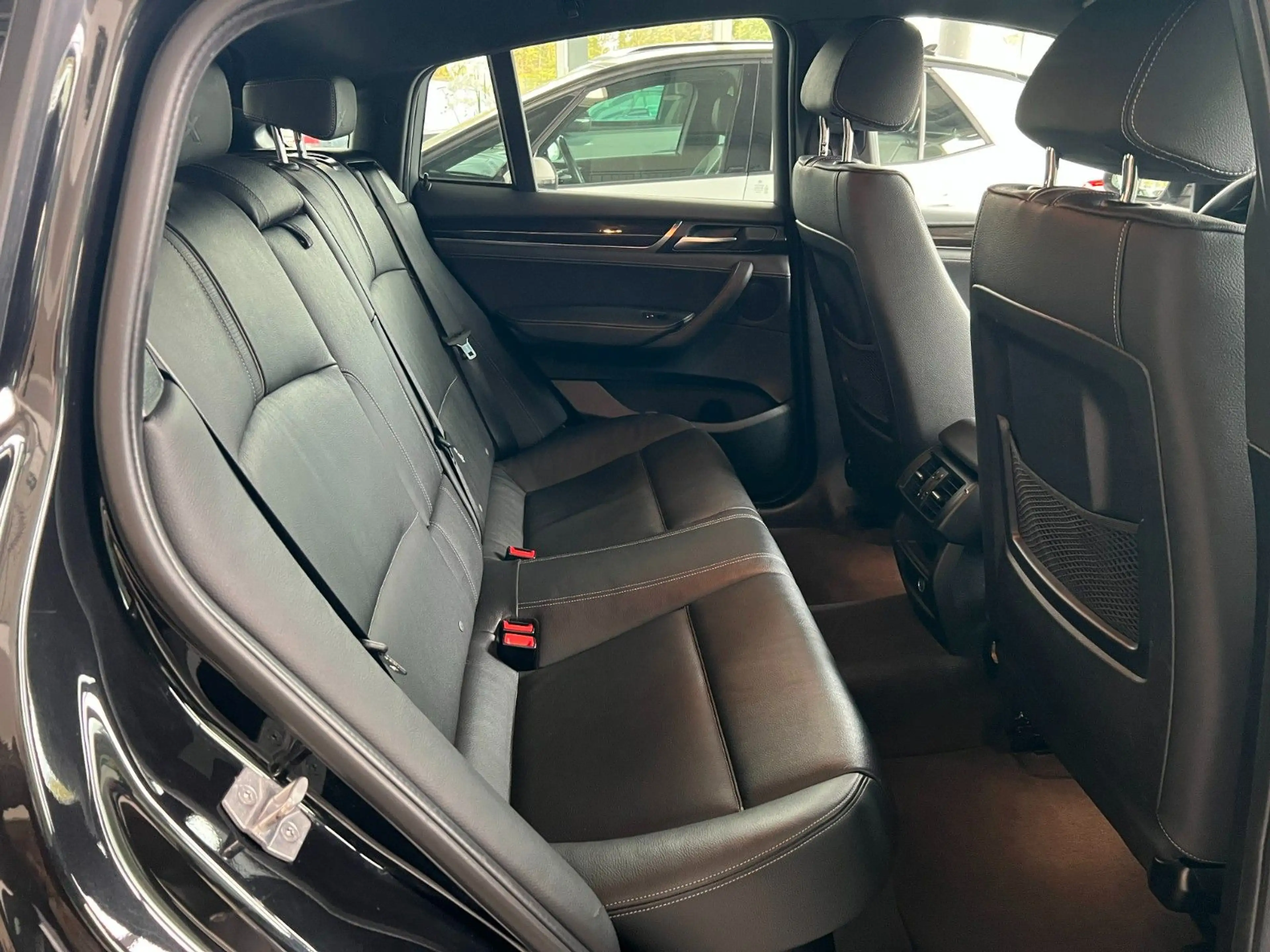 BMW X4 xDrive 20 d / AHK / el. Heck / Leder — photo 10