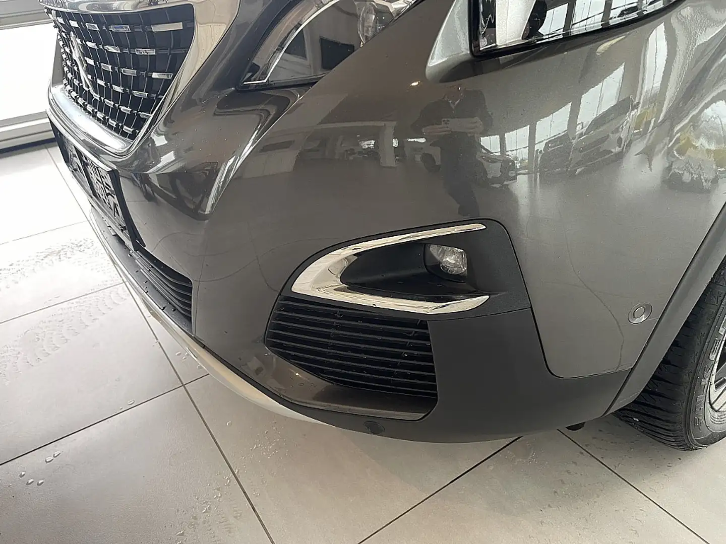 Peugeot 3008 1,5 BlueHDi 130 S&S 6-Gang GT Line Grau - 2