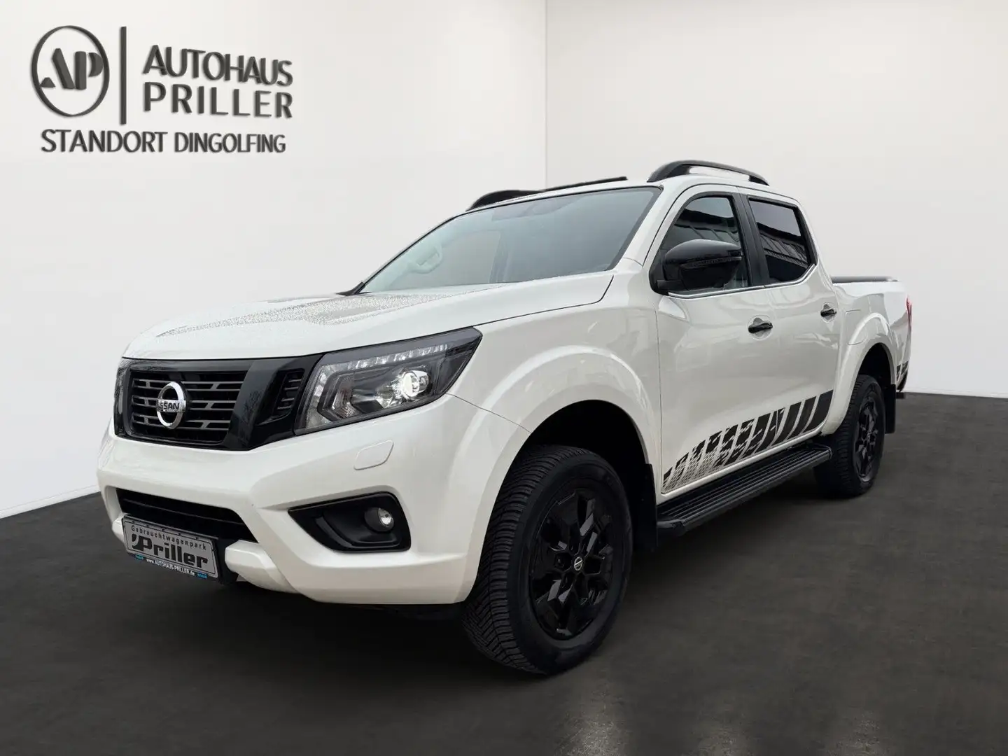 Nissan Navara 2.3 dCi N-Guard Double Cab AHK/NAVI/SHZ Blanc - 1