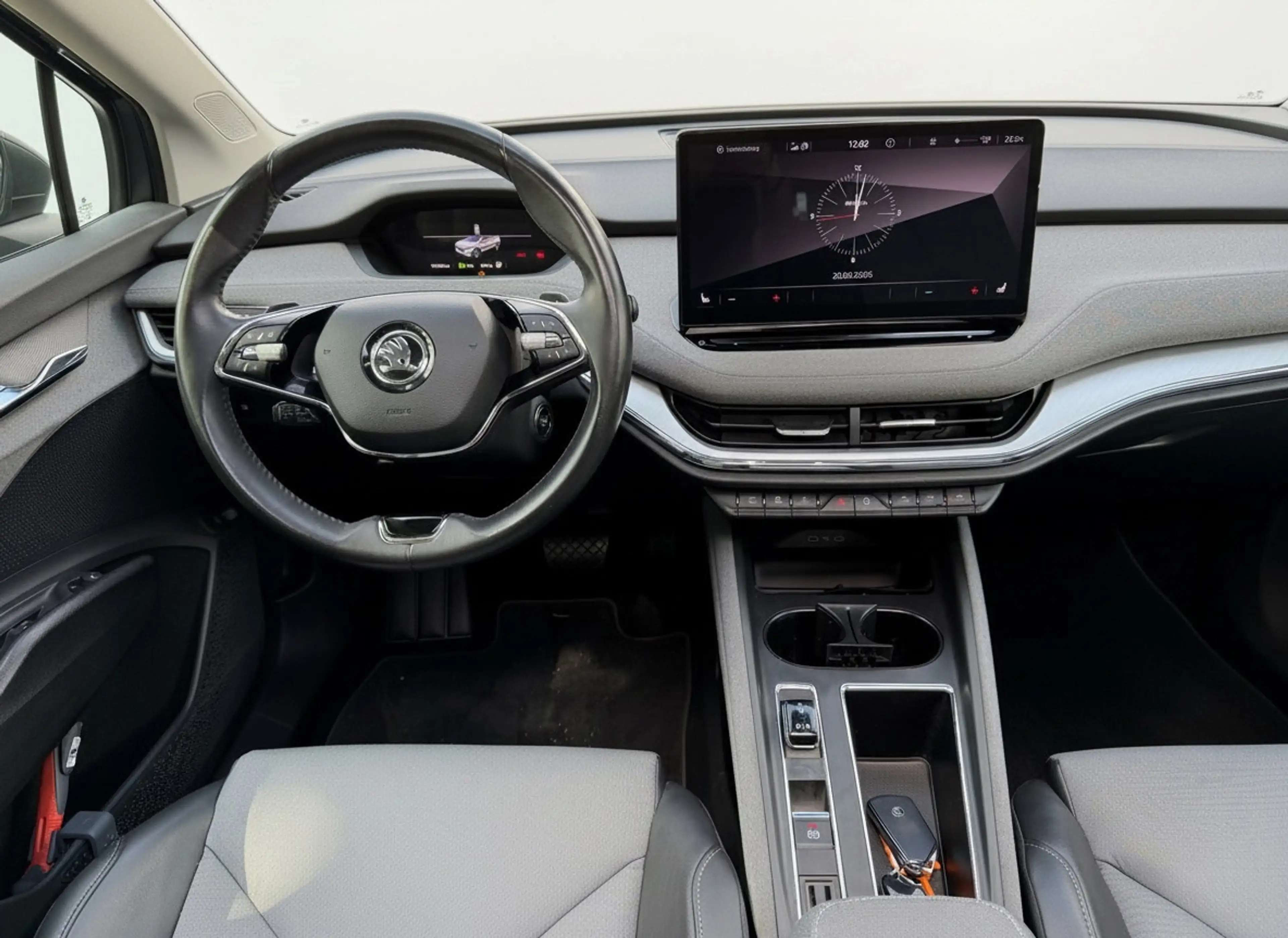 Skoda Enyaq iV 80, panoramadak, electr bedienbare trekhaak, 1/ — photo 2