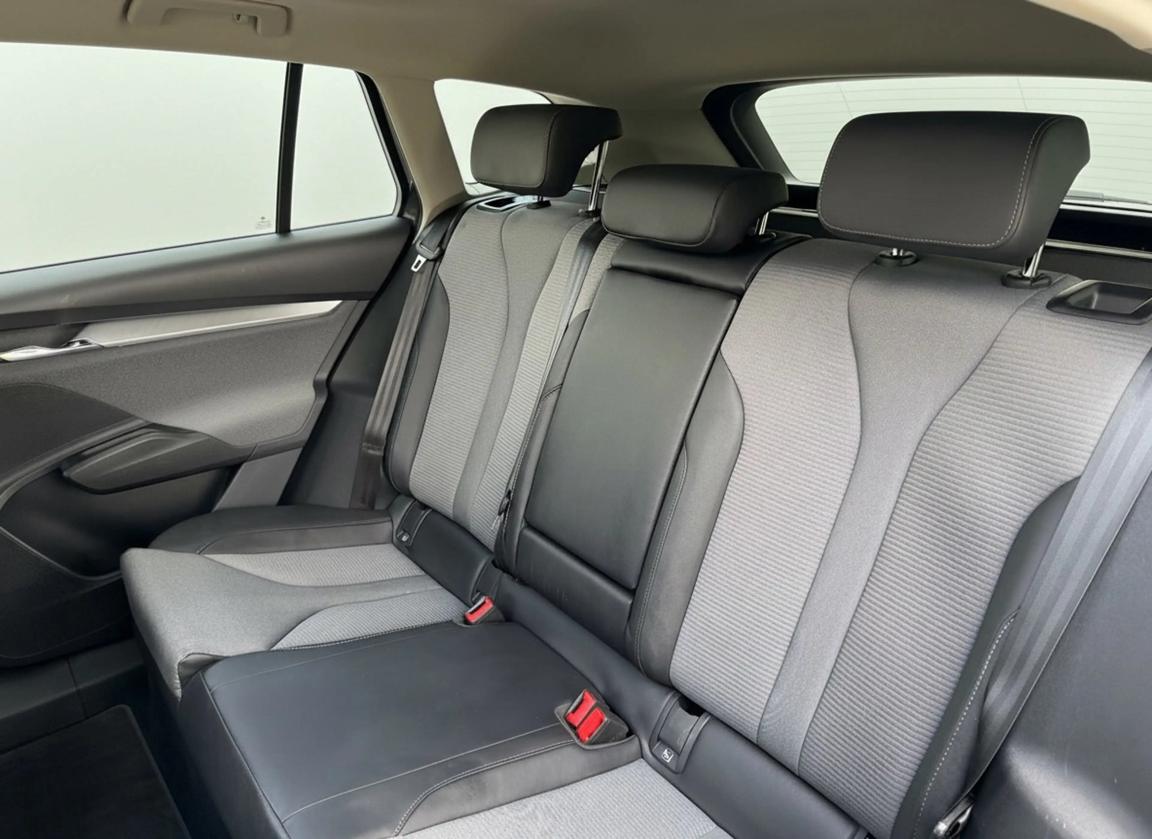 Skoda Enyaq iV 80, panoramadak, electr bedienbare trekhaak, 1/ — photo 10