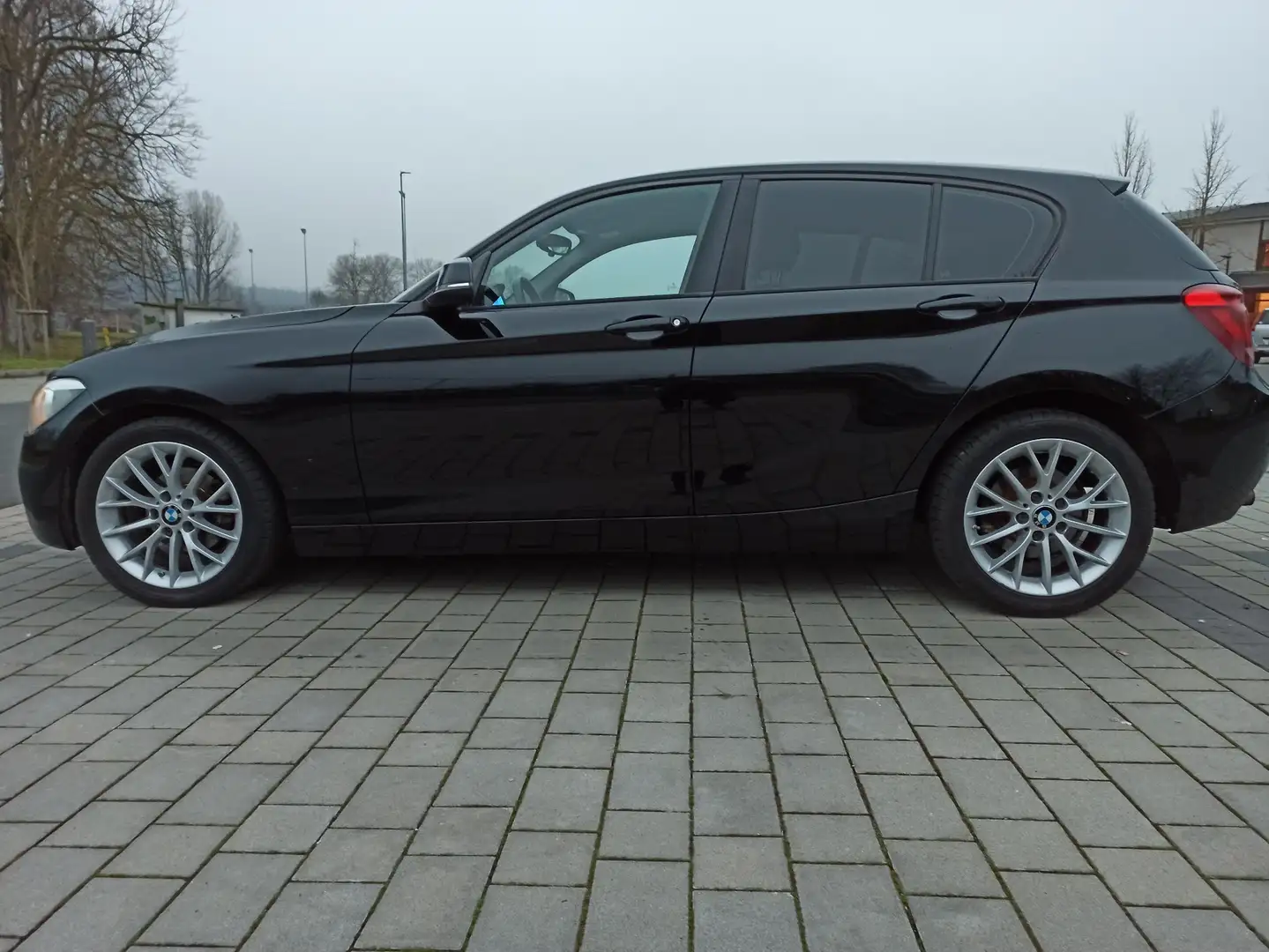 BMW 114 F20 NAVI DAB Klima PDC Sitzheizung 17" Alu CarPlay Schwarz - 1