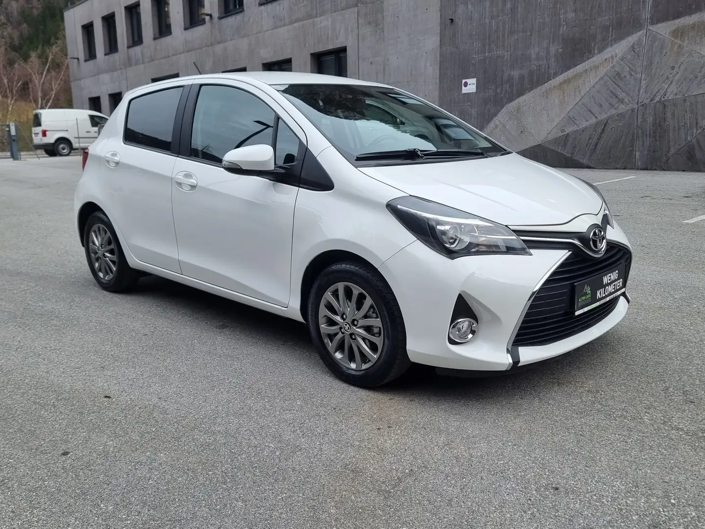 Toyota Yaris 1,0 VVT-i Edition45 *ALU*BLUETOOTH*KLIMA*KAMERA* Weiß - 1