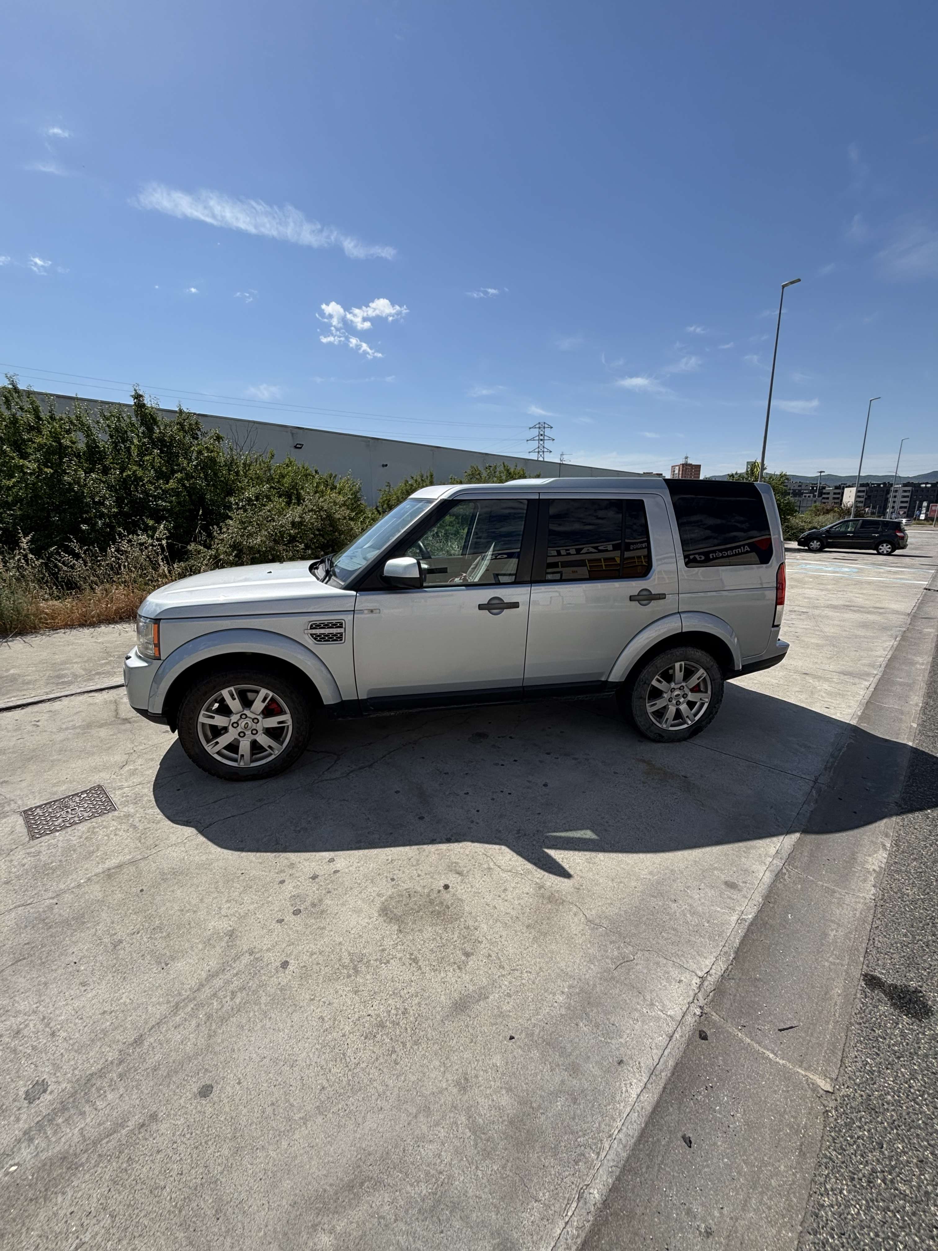 Land Rover Discovery 3.0TDV6 SE Aut. - foto 1