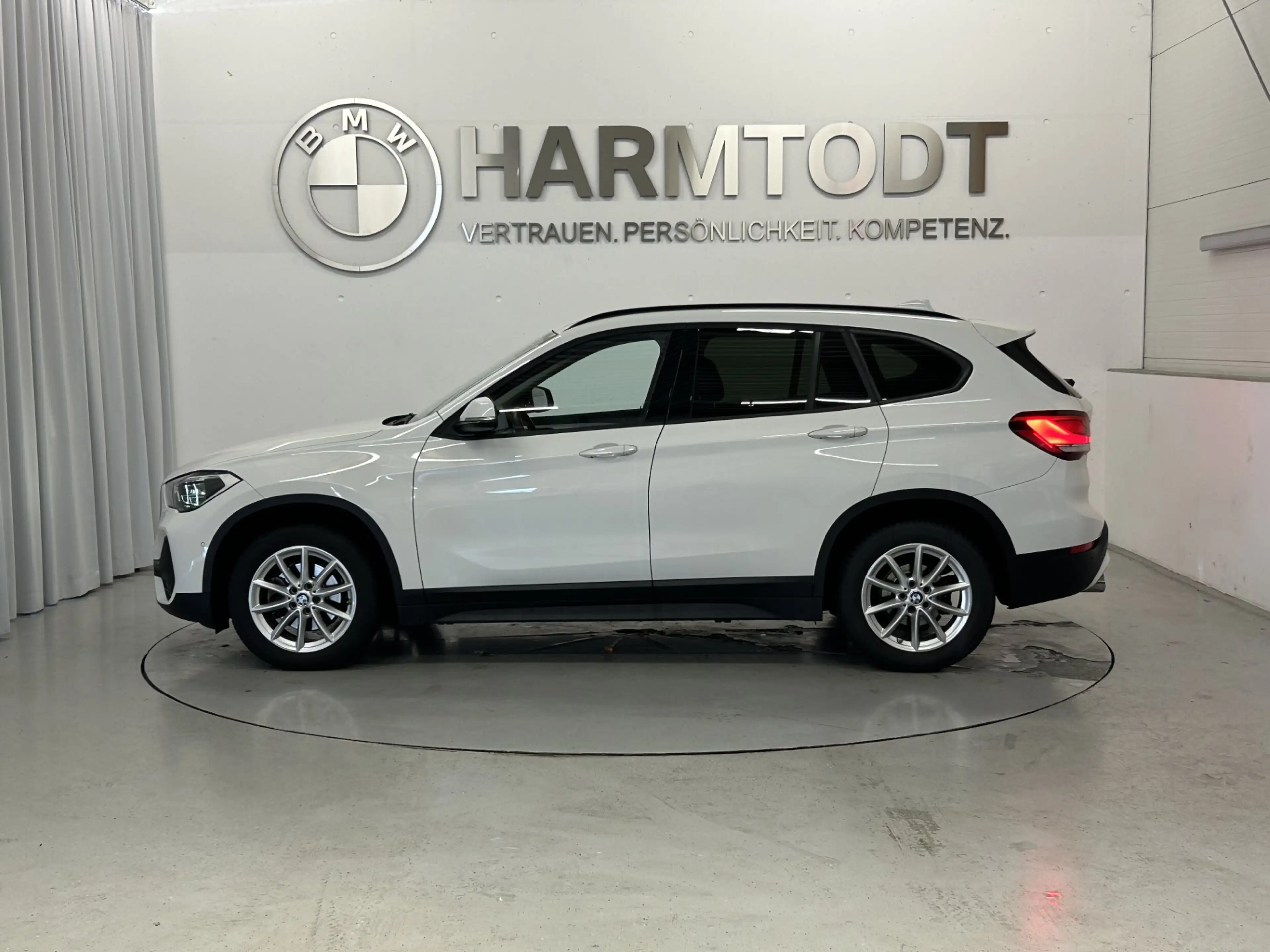 BMW X1 sDrive18d *Modell Advantage* — photo 4