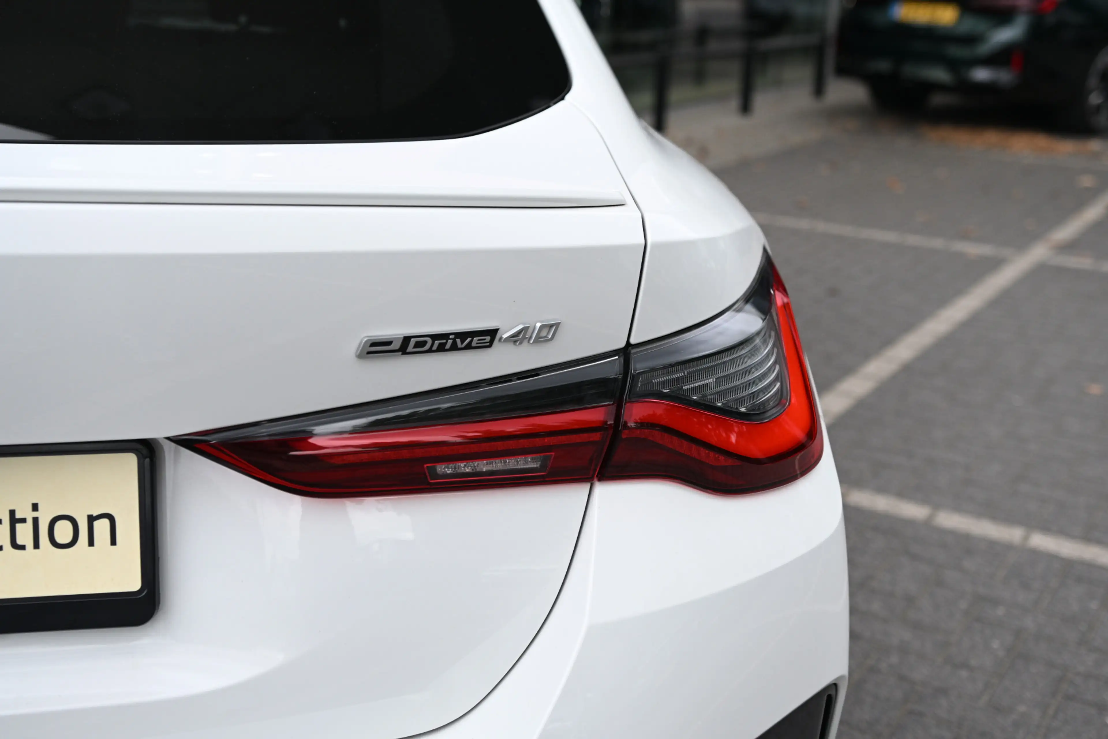 BMW i4 eDrive40 High Executive M Sport / Achteruitrijcame — photo 13
