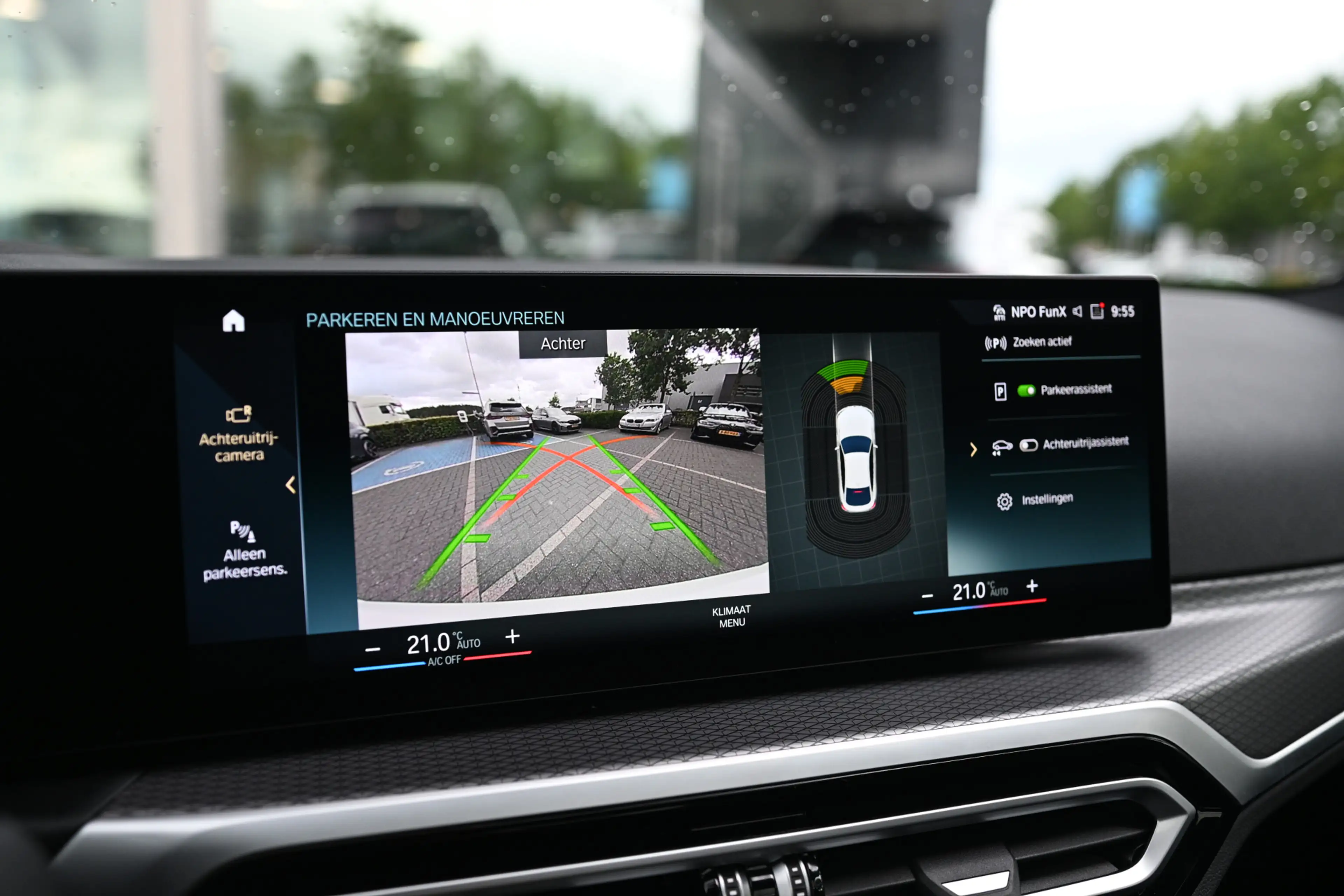 BMW i4 eDrive40 High Executive M Sport / Achteruitrijcame — photo 10