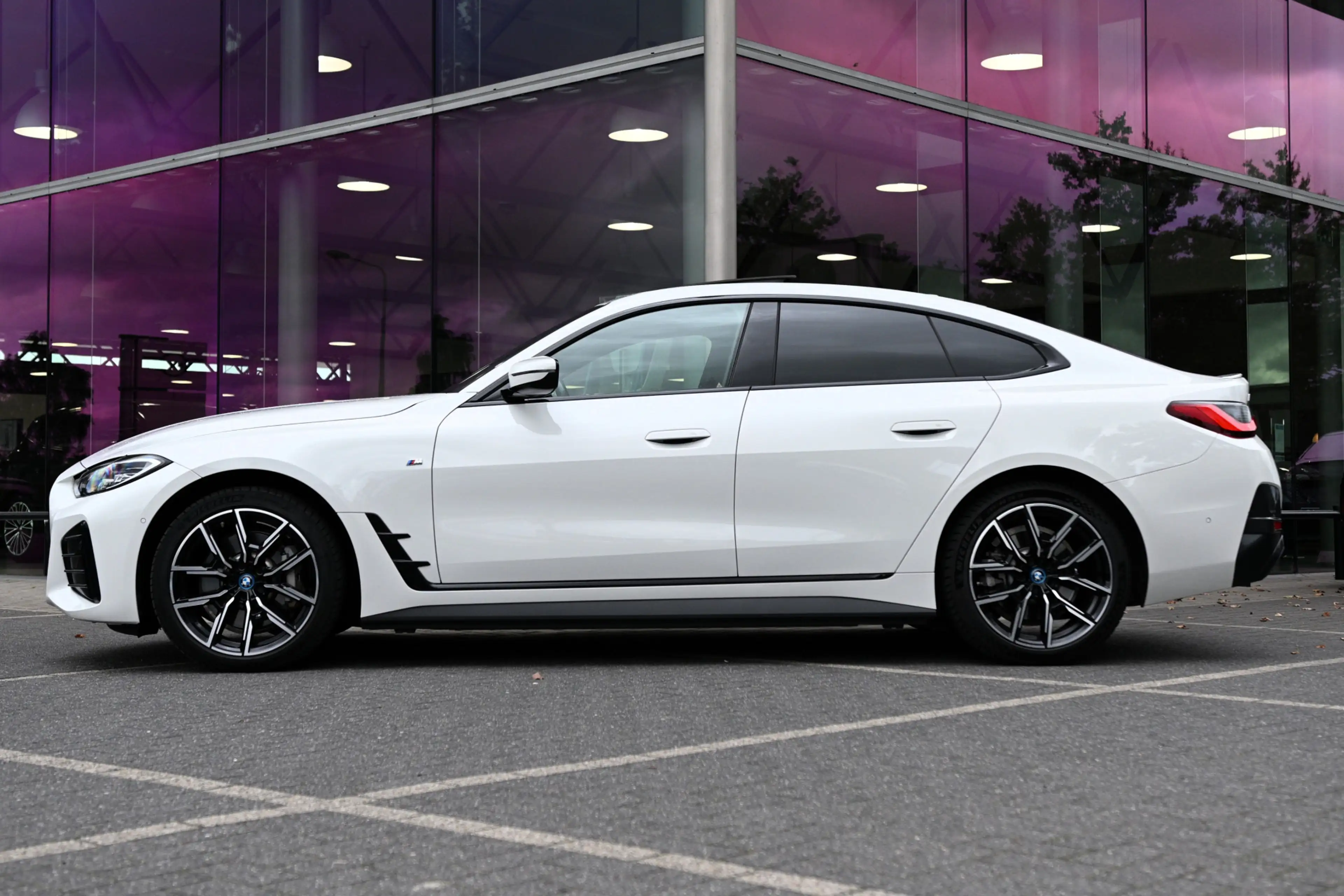 BMW i4 eDrive40 High Executive M Sport / Achteruitrijcame — photo 5