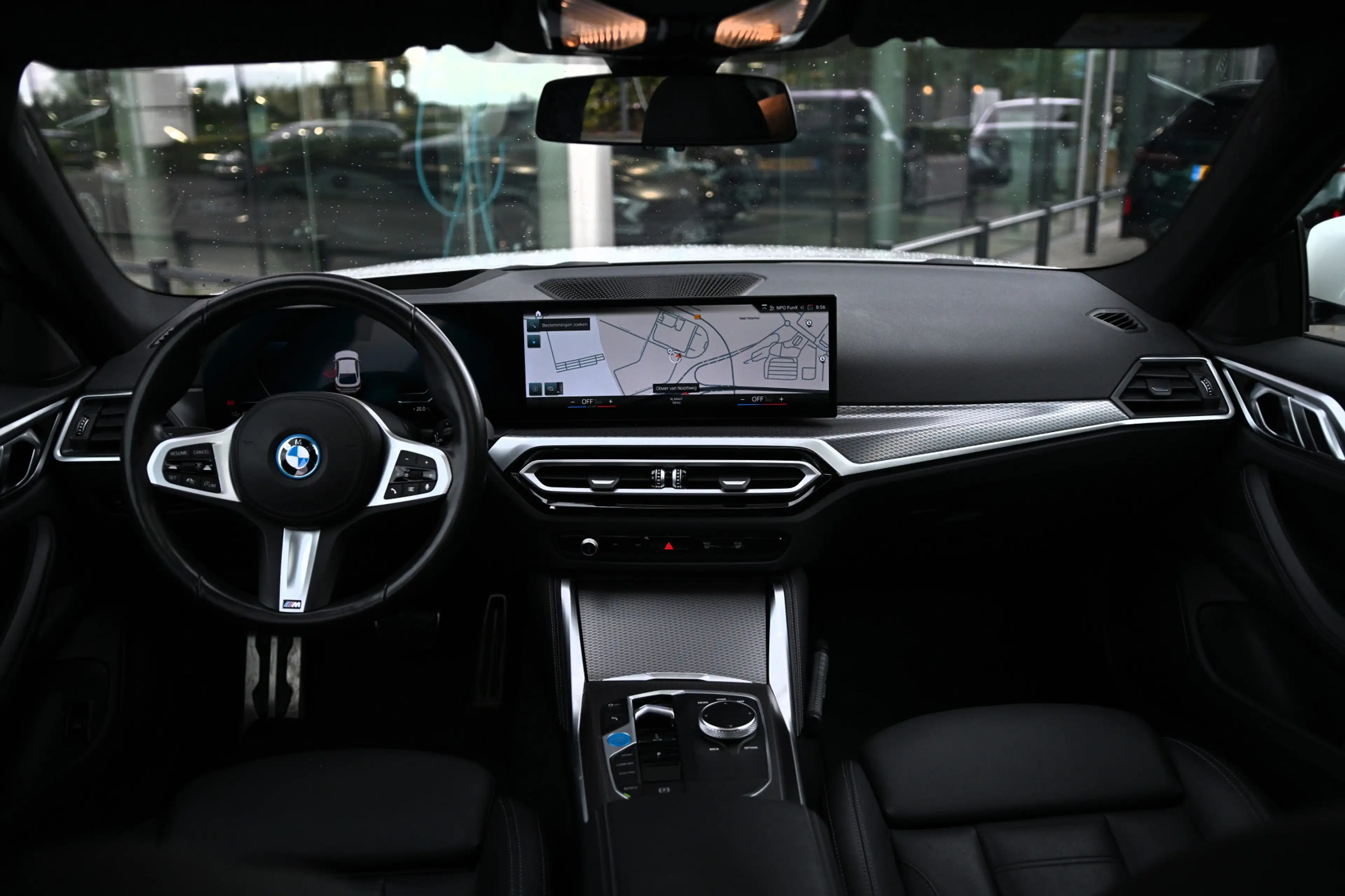 BMW i4 eDrive40 High Executive M Sport / Achteruitrijcame — photo 4