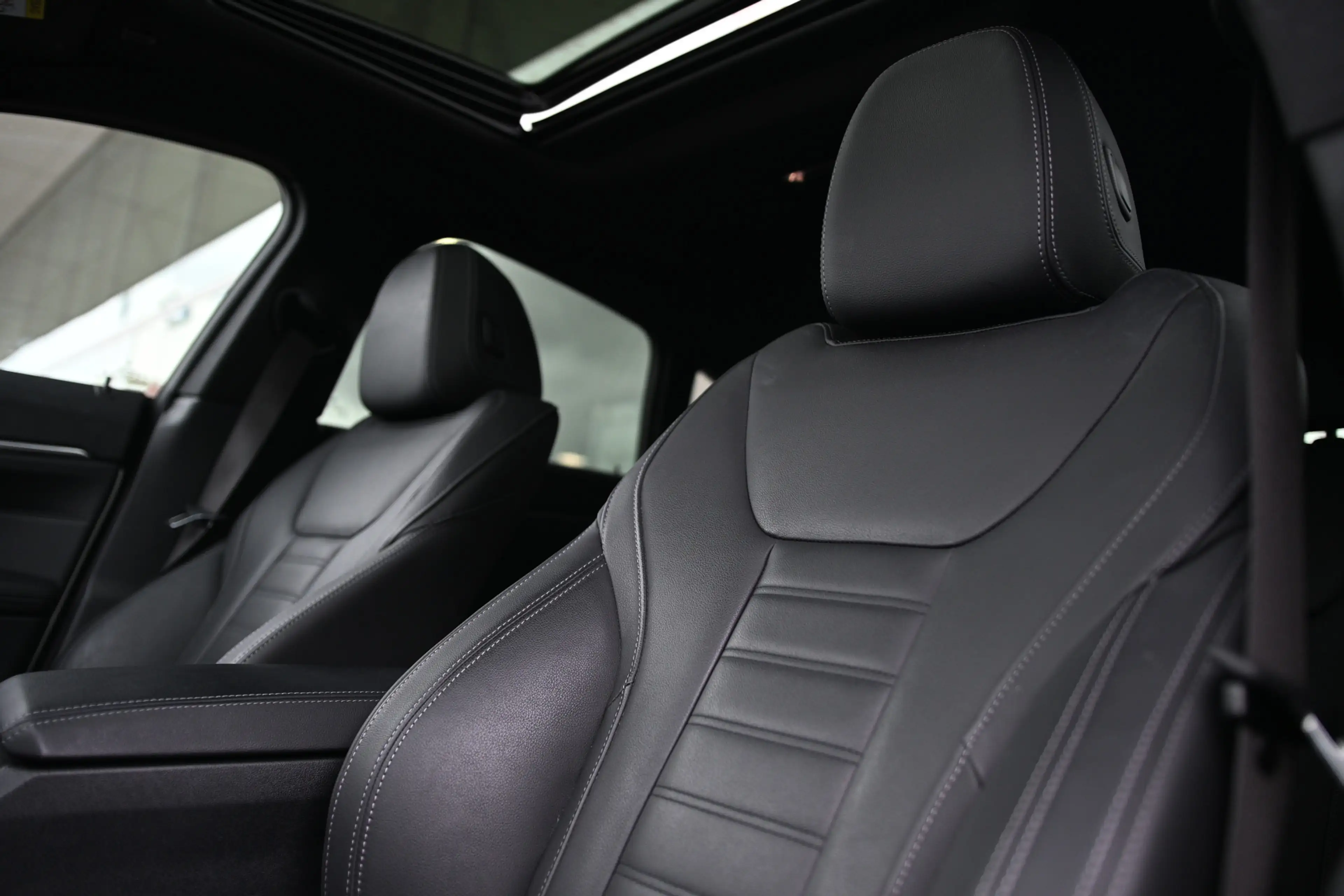 BMW i4 eDrive40 High Executive M Sport / Achteruitrijcame — photo 2