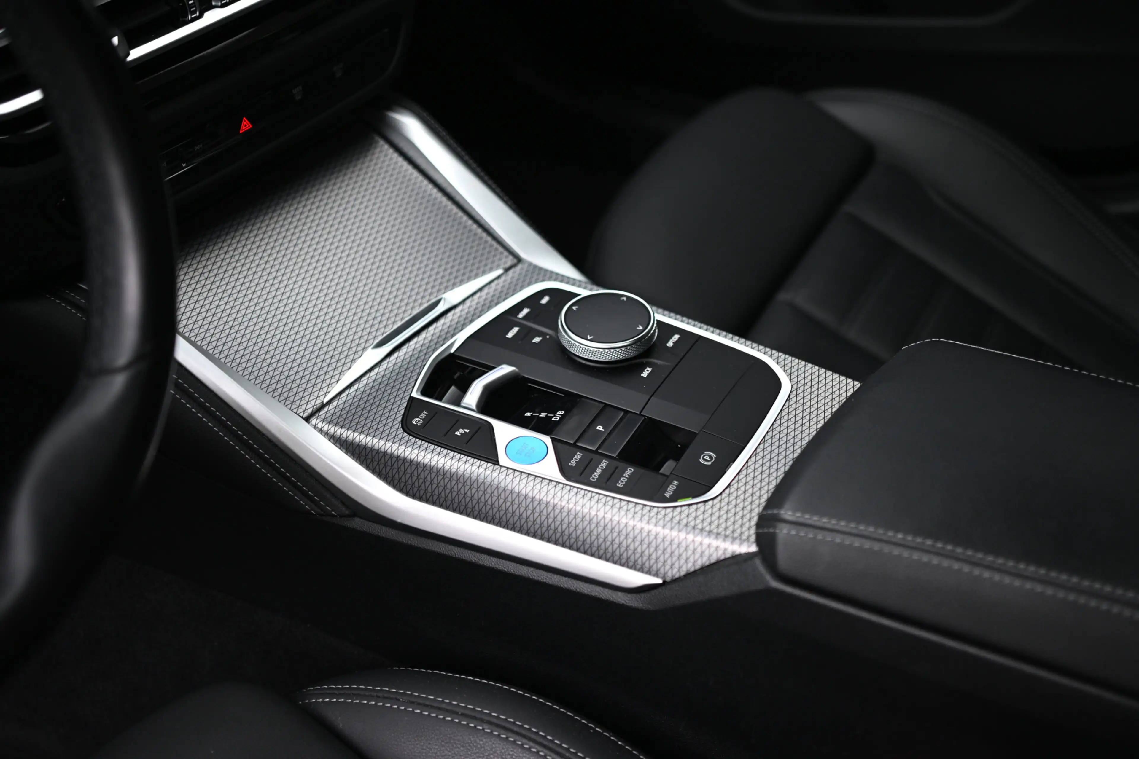 BMW i4 eDrive40 High Executive M Sport / Achteruitrijcame — photo 12