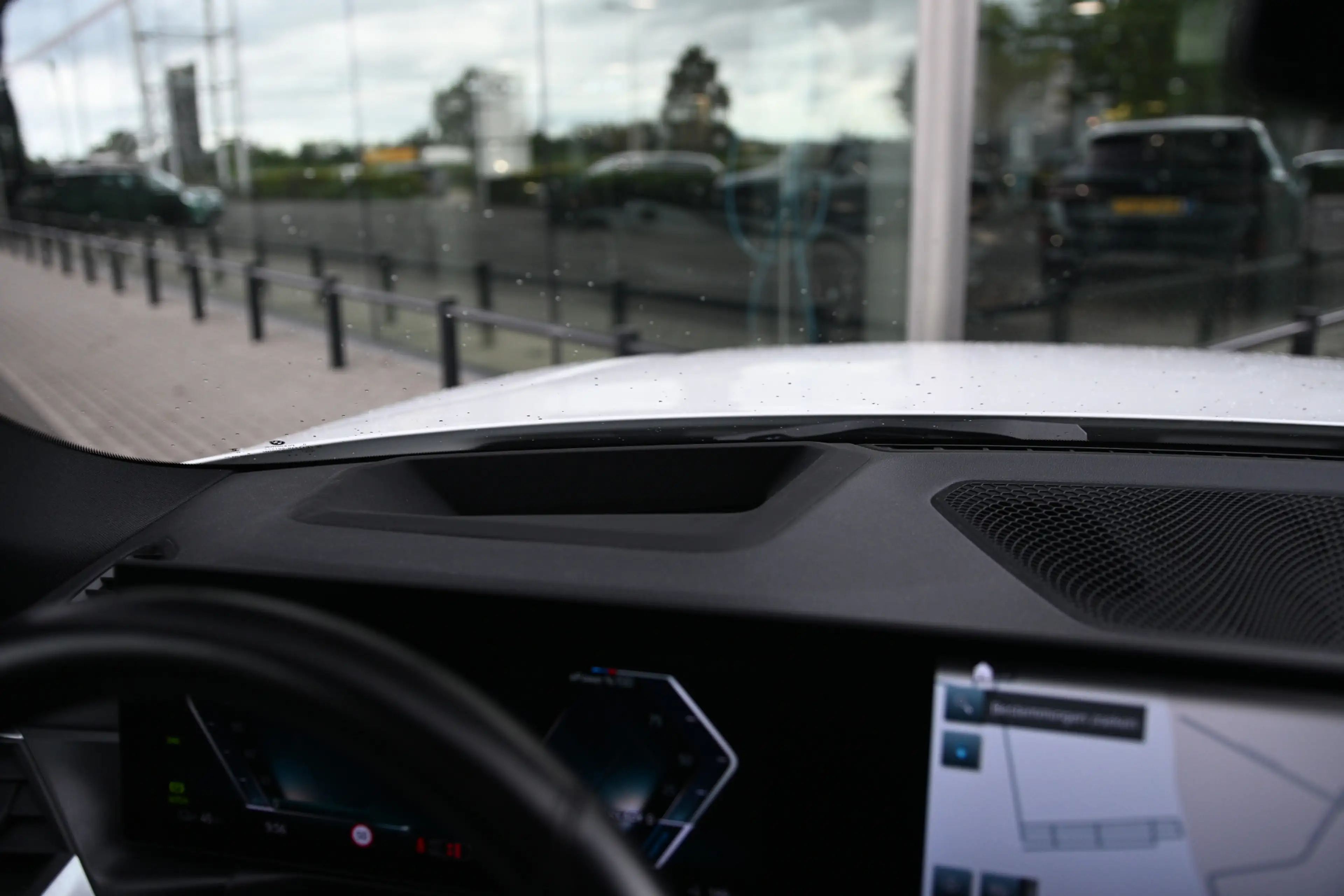 BMW i4 eDrive40 High Executive M Sport / Achteruitrijcame — photo 14