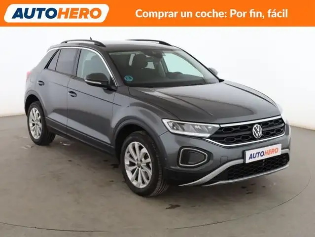 Volkswagen T-Roc view 8