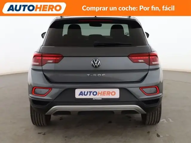 Volkswagen T-Roc view 5