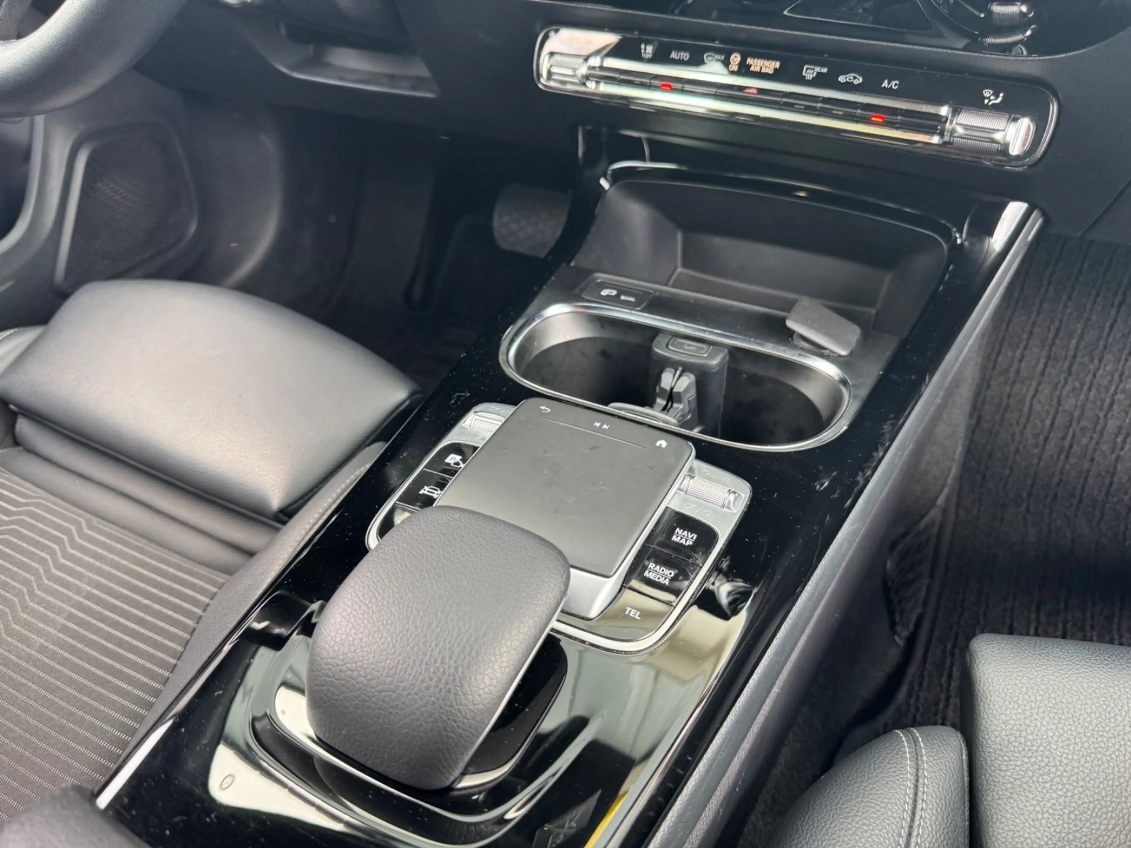 Mercedes-Benz CLA 220 d AUT.( LEDER/LED/NAVI /MBUX/18 ZOLL) — photo 9