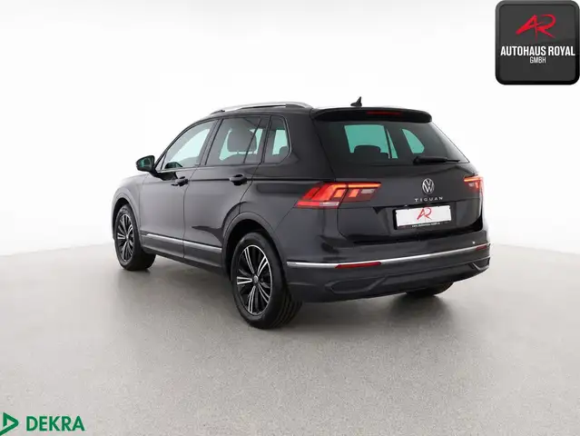 Volkswagen Tiguan view 3