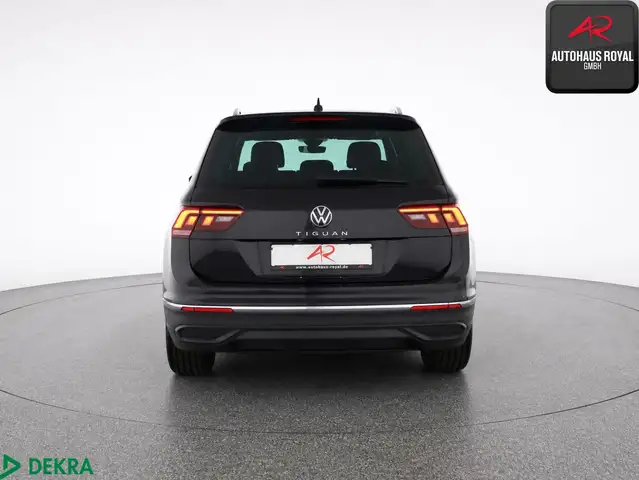 Volkswagen Tiguan view 4