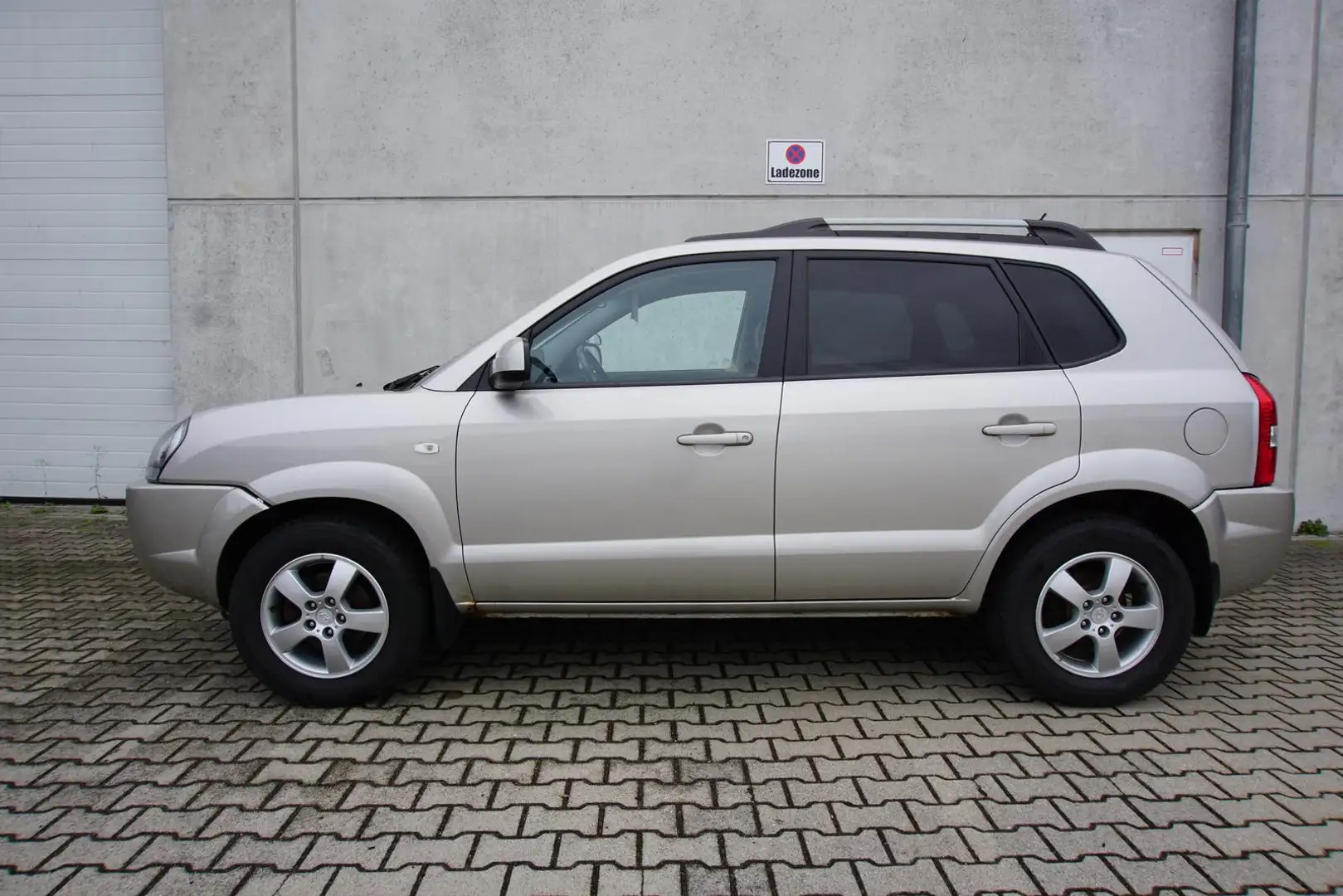 Hyundai TUCSON 2.0 CRDi Automatik AHK SHZ 1.Hd Argent - 2