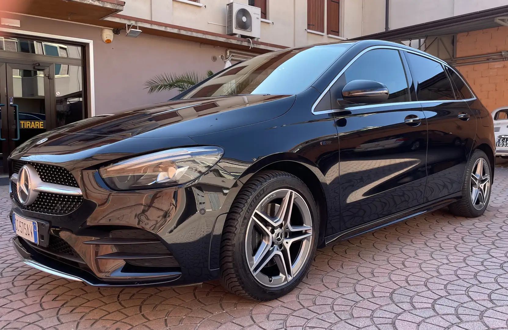 Mercedes-Benz B 250 e phev (eq-power) Premium auto Nero - 1