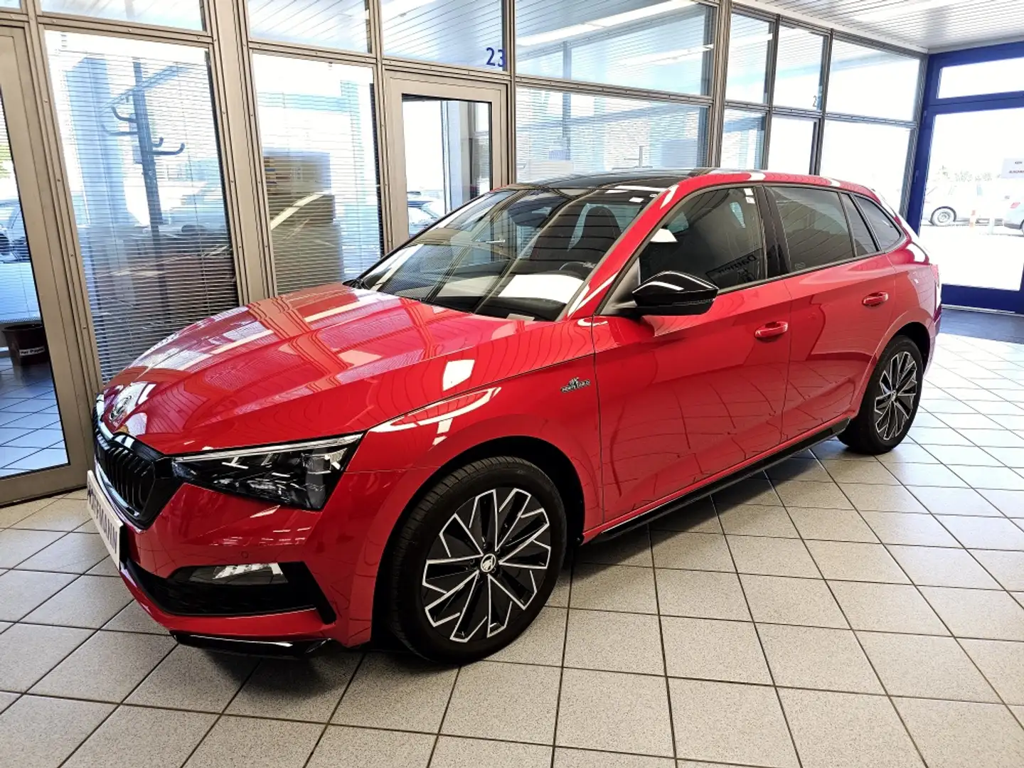 Skoda Scala Monte Carlo Pano-dach,Winterpaket,Kamera Červená - 2
