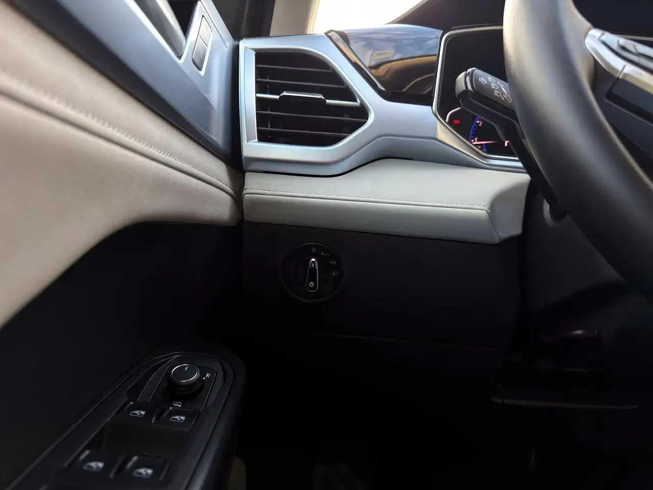 Volkswagen Taos photo Volkswagen Taos