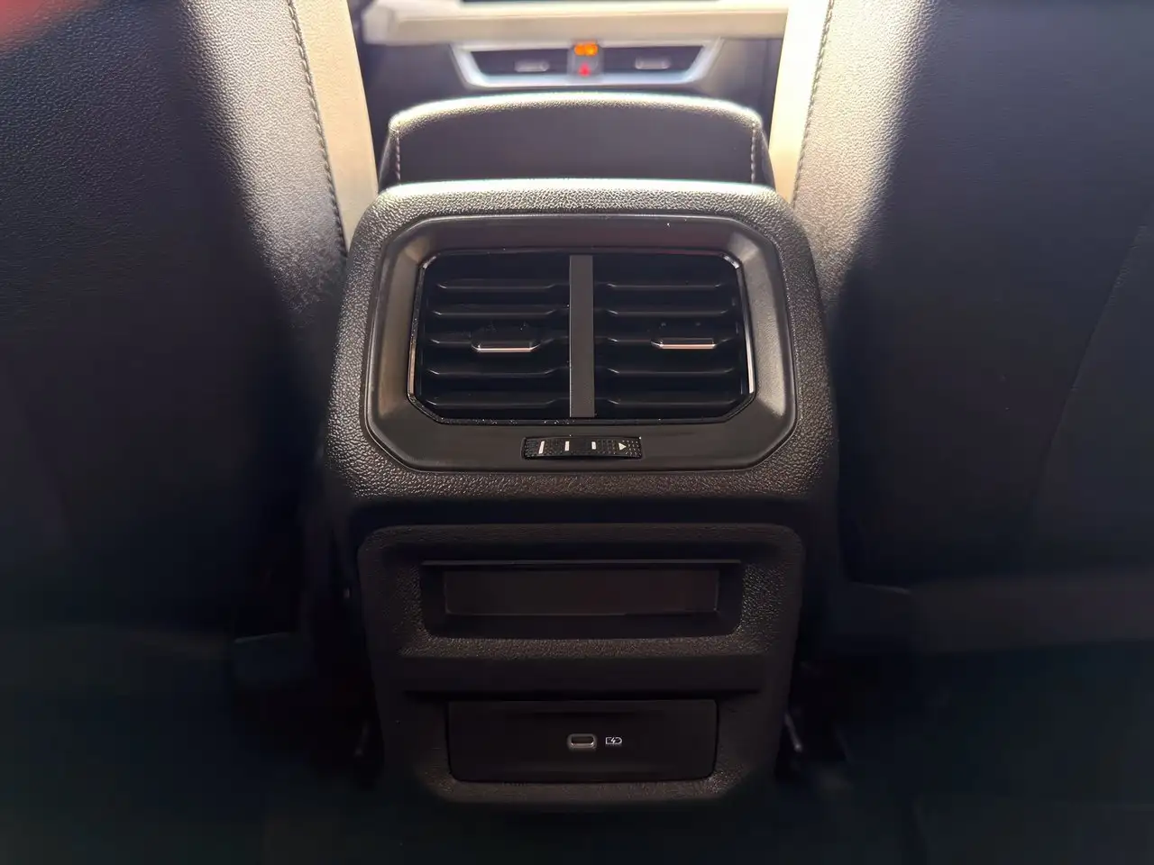Volkswagen Taos photo Volkswagen Taos